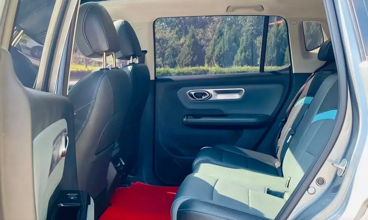 2023 AION Y thumbnail 3