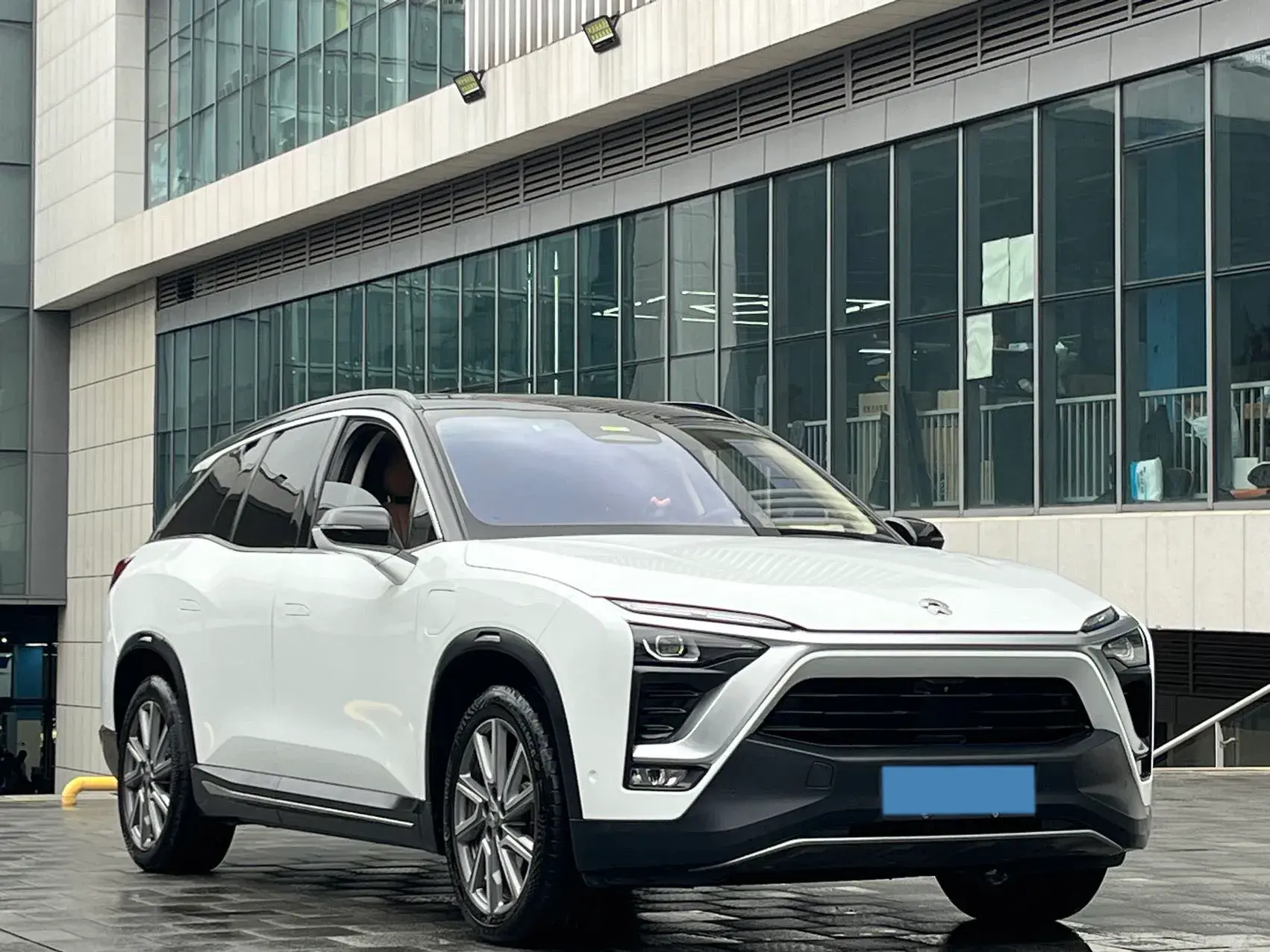 2018 NIO ES8 thumbnail 2