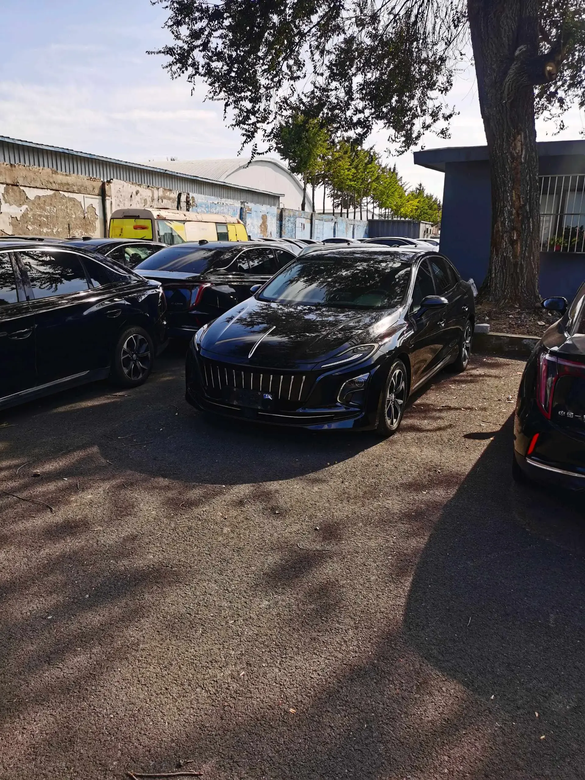 2022 HONGQI E-QM5 thumbnail 4