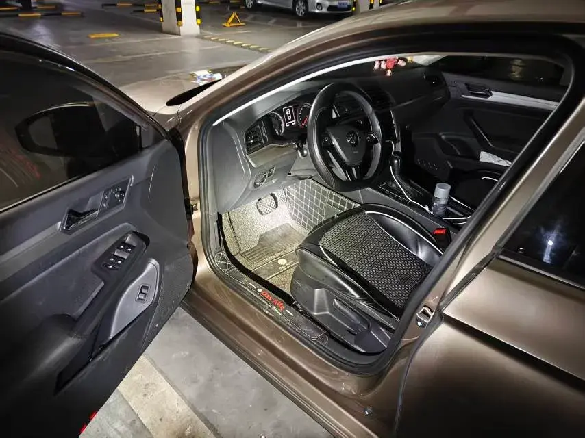 2019 VOLKSWAGEN LAMANDO view 1