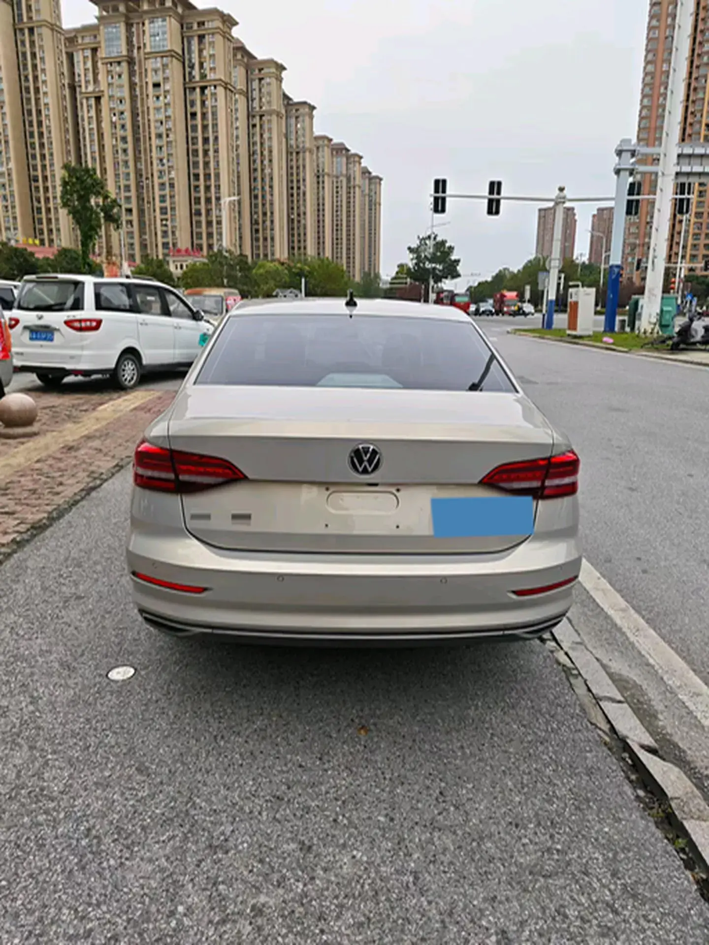 2019 VOLKSWAGEN LAVIDA thumbnail 3