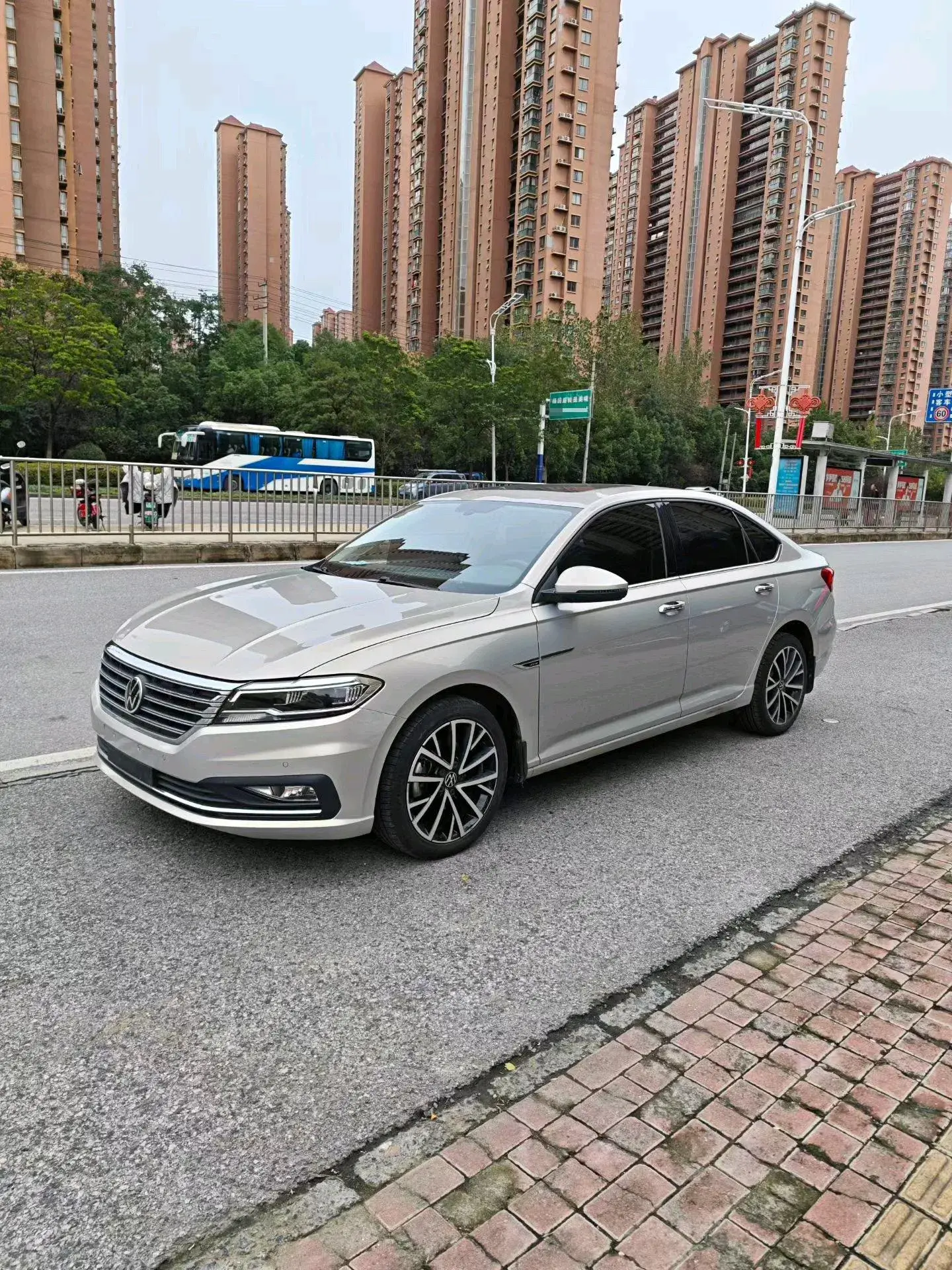 2019 VOLKSWAGEN LAVIDA view 1