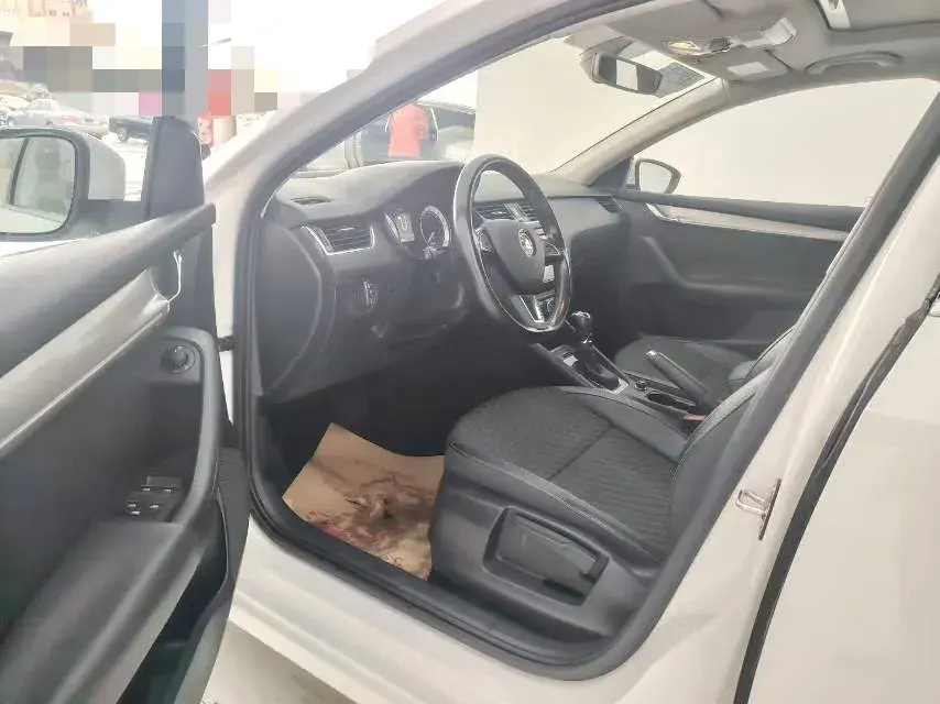 2018 SKODA OCTAVIA thumbnail 4