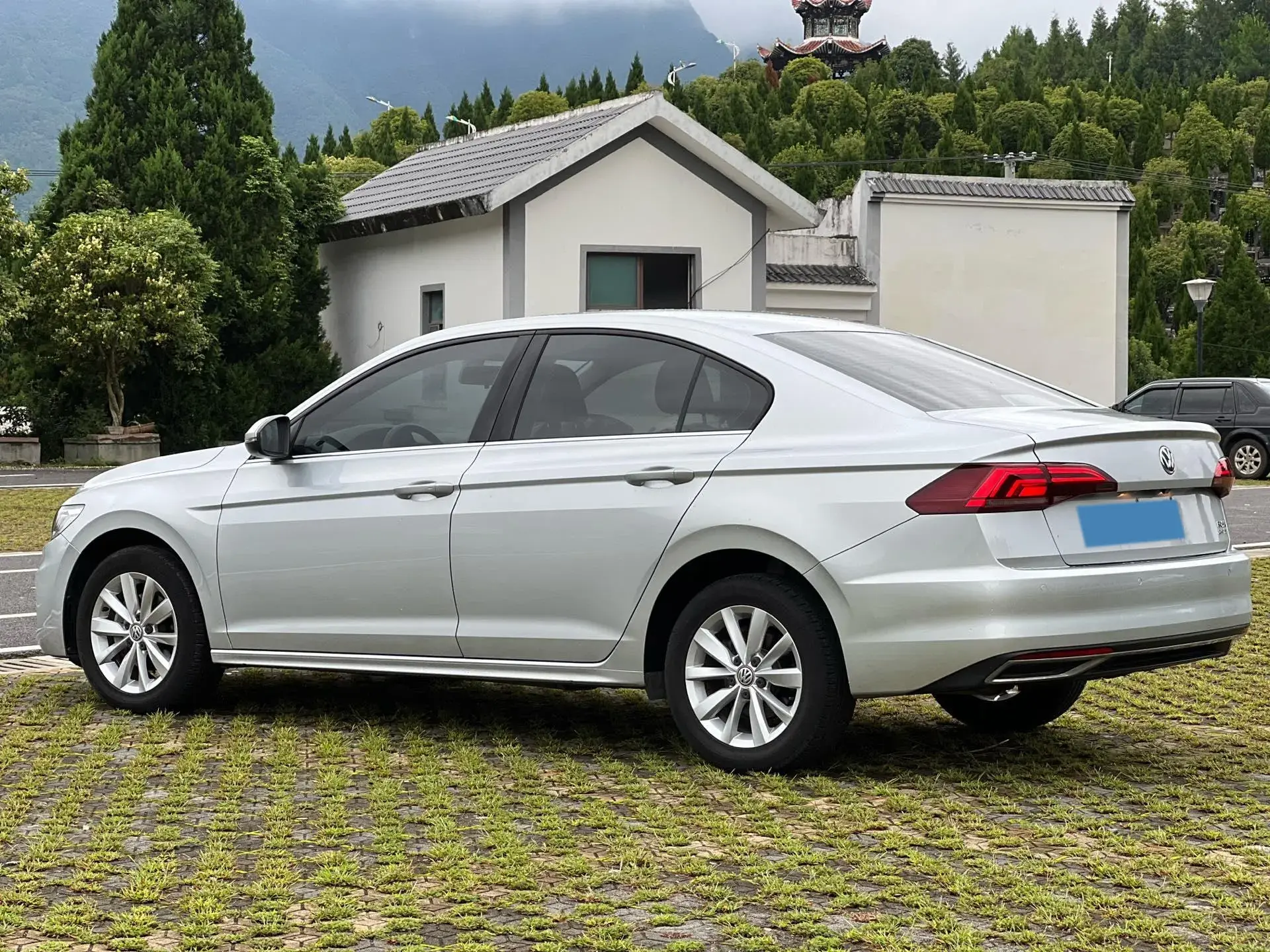 2020 VOLKSWAGEN BORA thumbnail 4