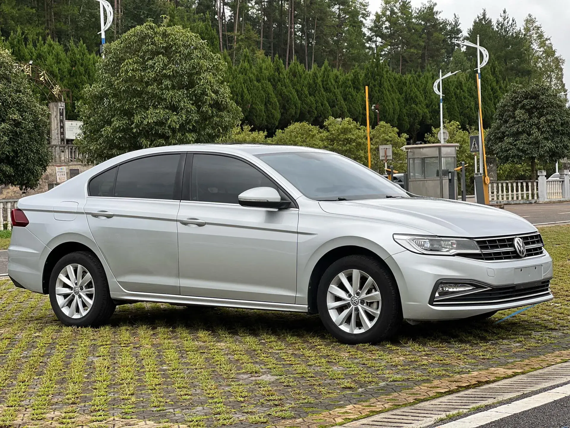 2020 VOLKSWAGEN BORA thumbnail 3