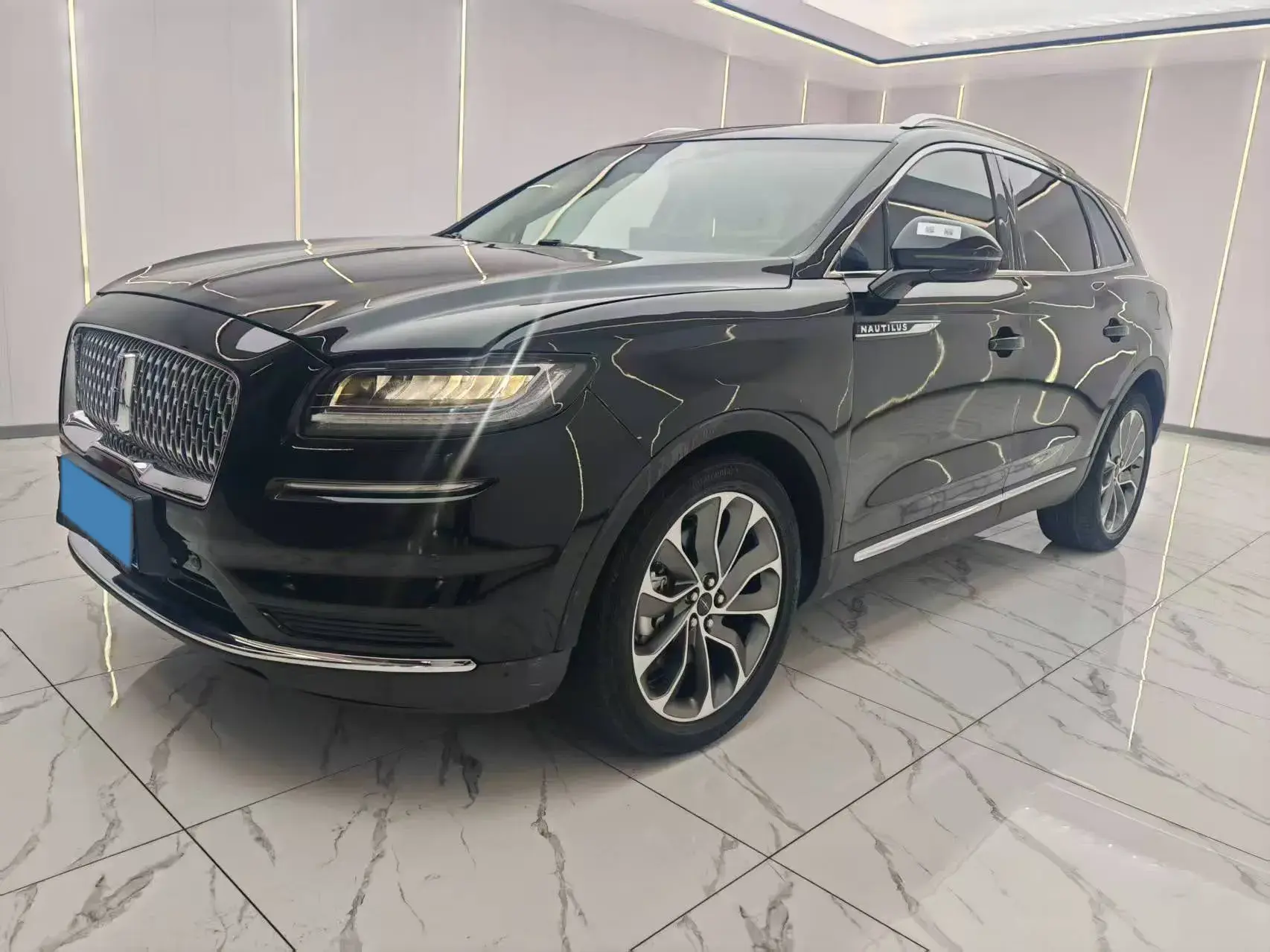 2021 LINCOLN NAUTILUS view 1