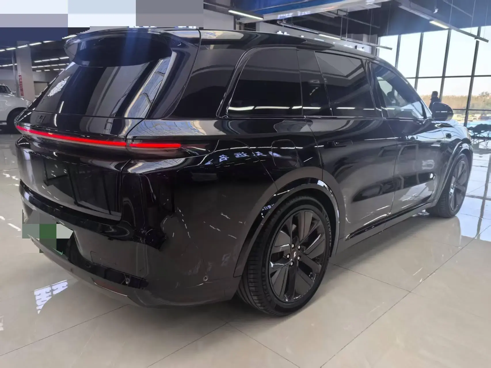 2023 LI L8 thumbnail 4