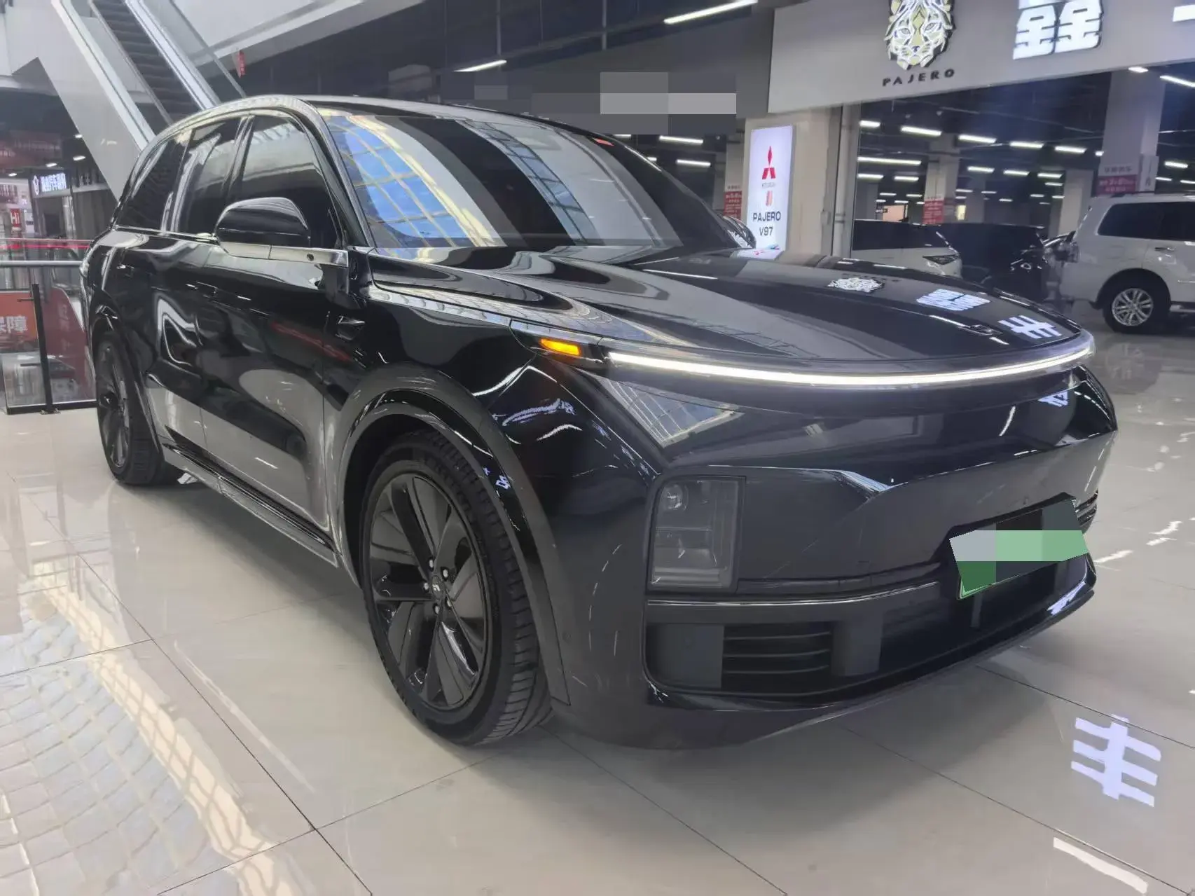 2023 LI L8 thumbnail 3