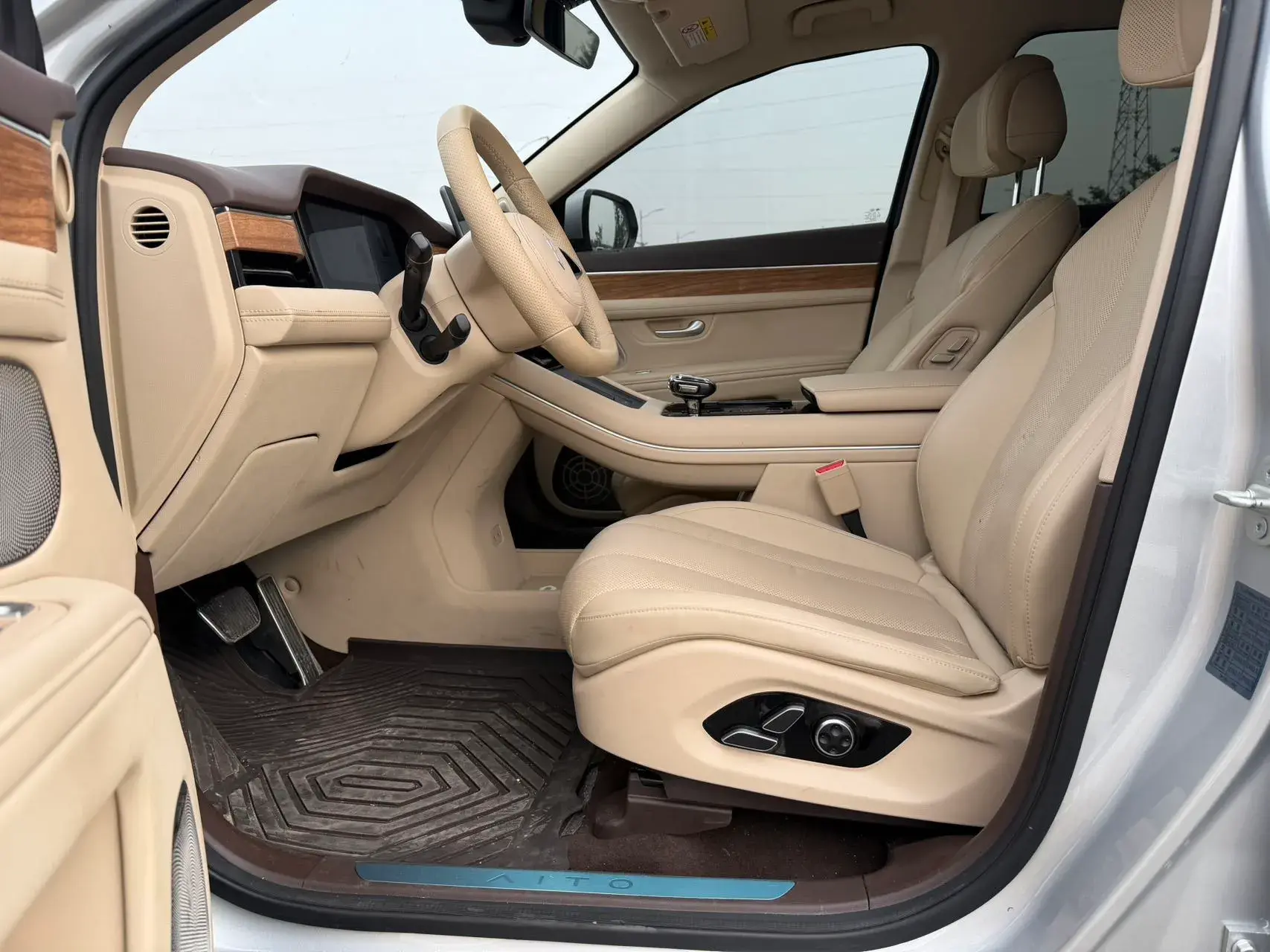 2024 AITO AITO thumbnail 4