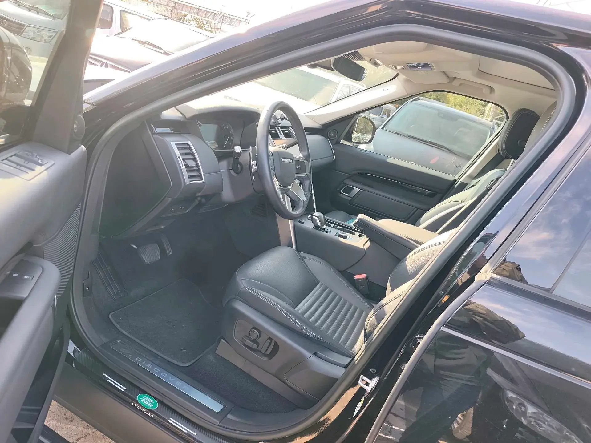 2023 LAND ROVER thumbnail 4