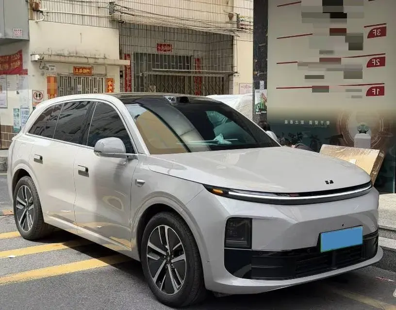 2024 LI L6 thumbnail 3