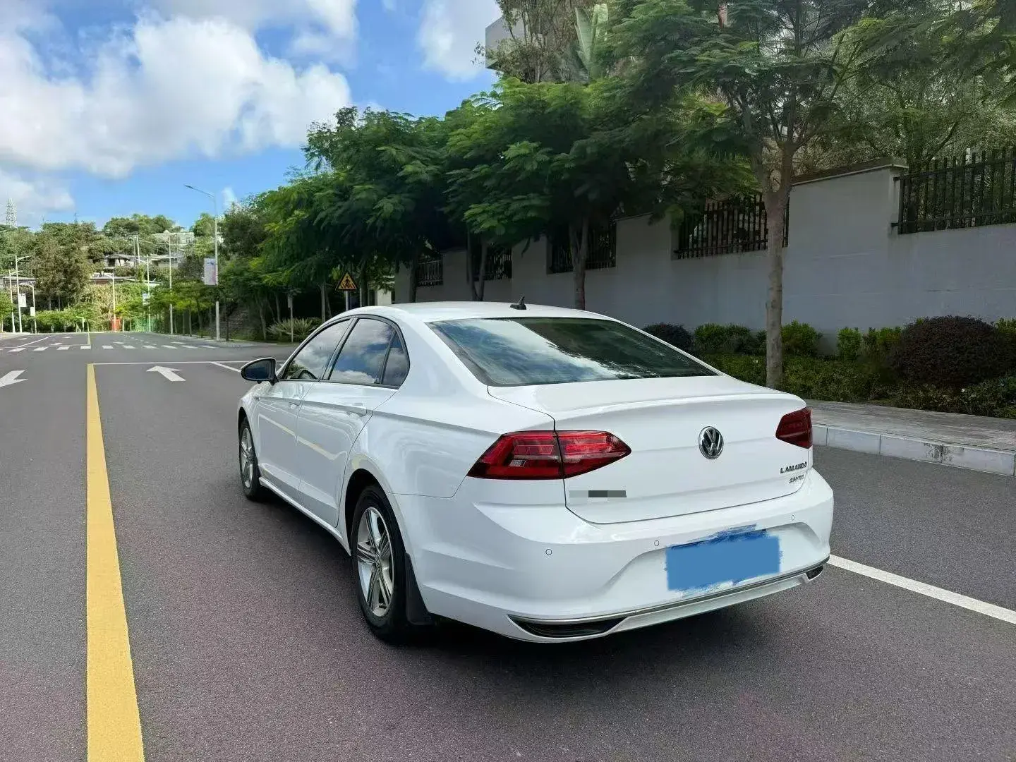2021 VOLKSWAGEN LAMANDO thumbnail 4