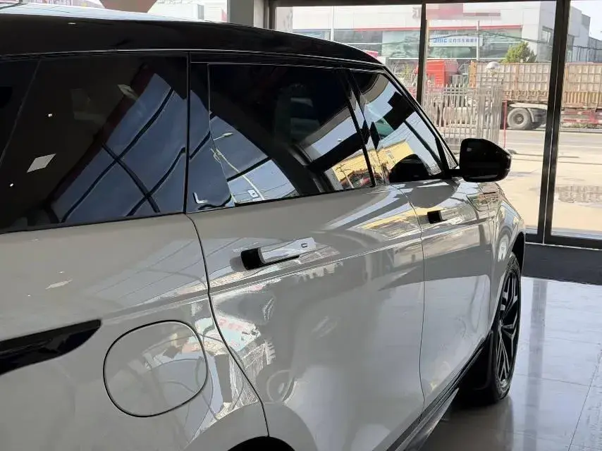 2022 LAND ROVER thumbnail 4