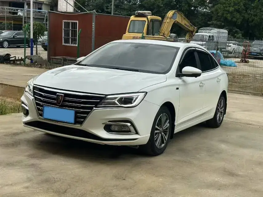 2019 ROEWE I5 view 1