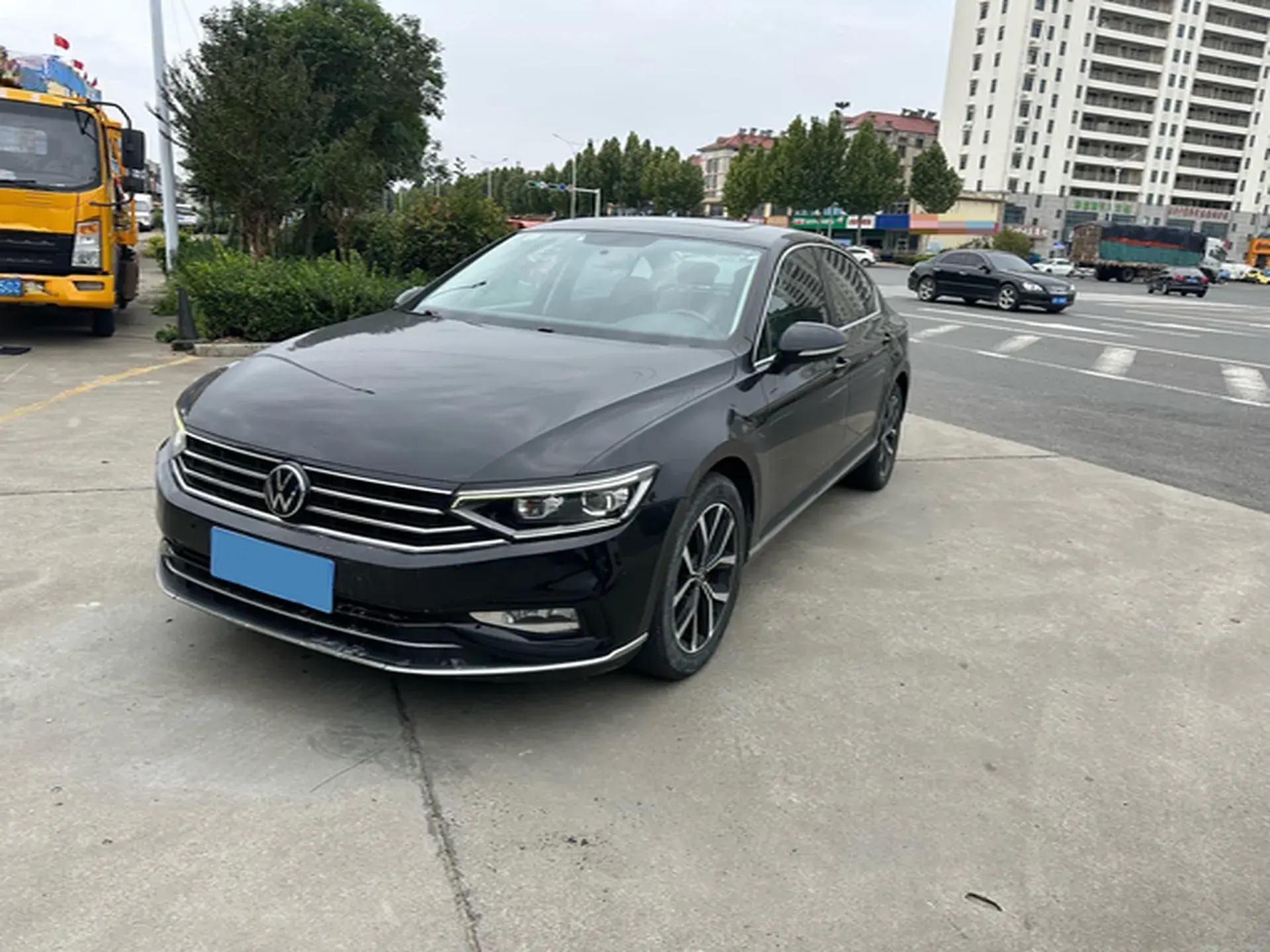 2020 VOLKSWAGEN MAGOTAN view 1