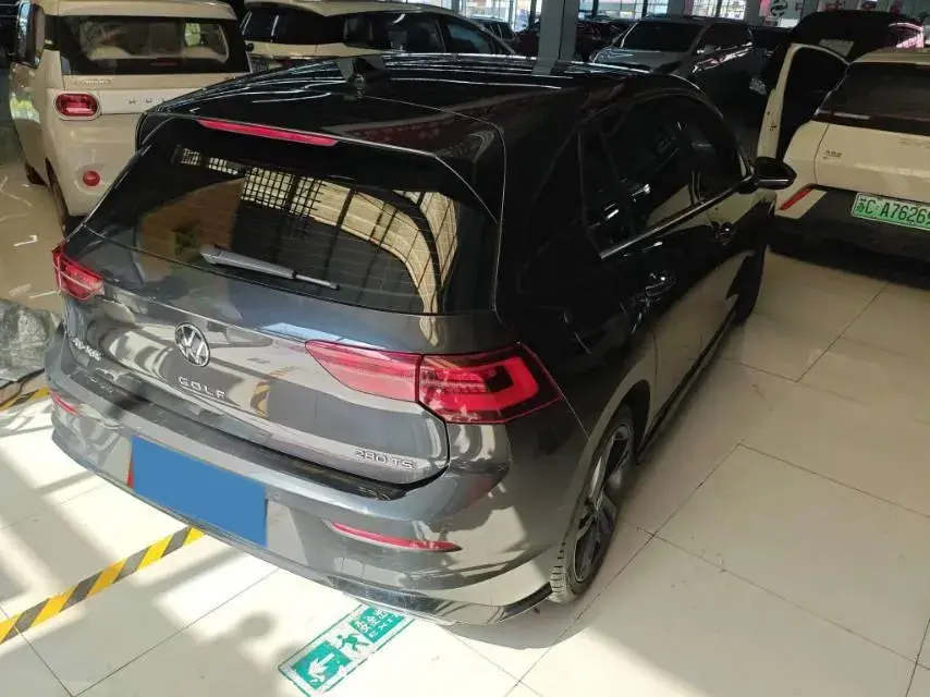 2021 VOLKSWAGEN GOLF thumbnail 2