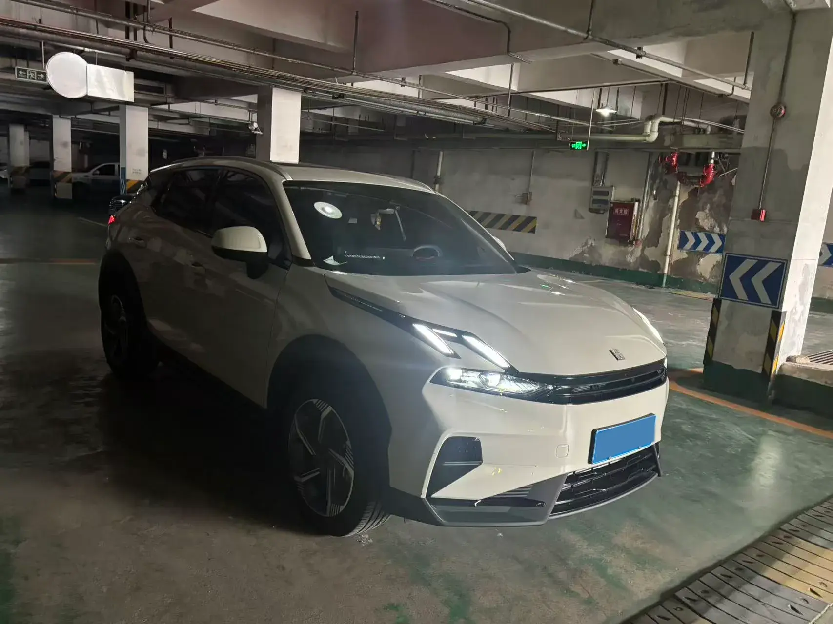 2023 GEELY ICON thumbnail 3