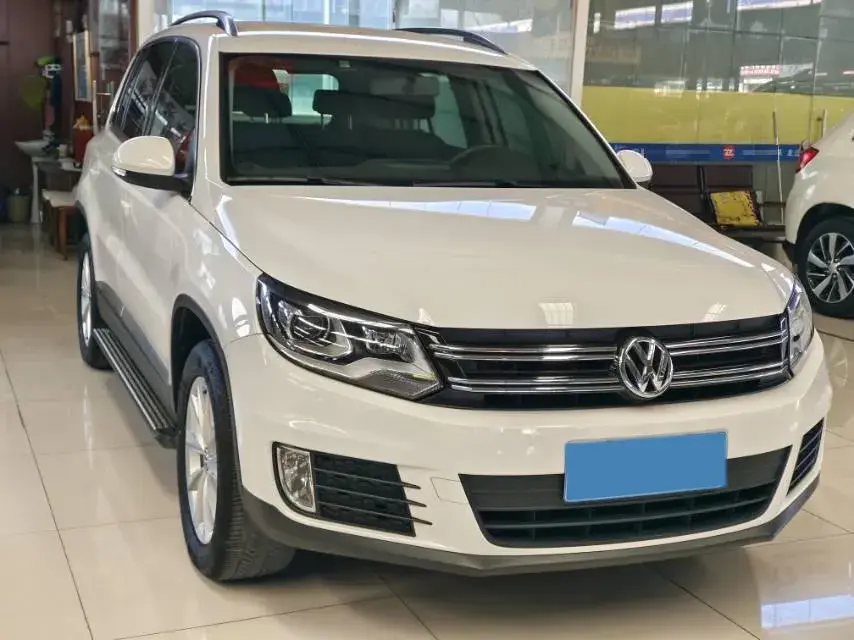 2016 VOLKSWAGEN TIGUAN thumbnail 3