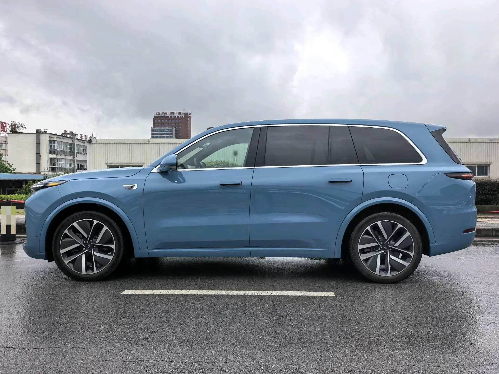 2022 LI L9 thumbnail 2