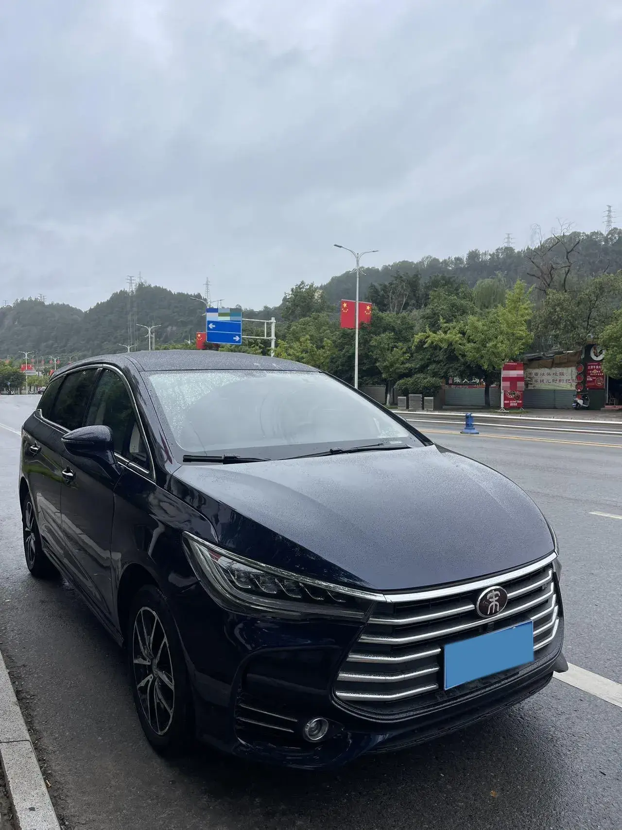 2017 BYD SONG thumbnail 4