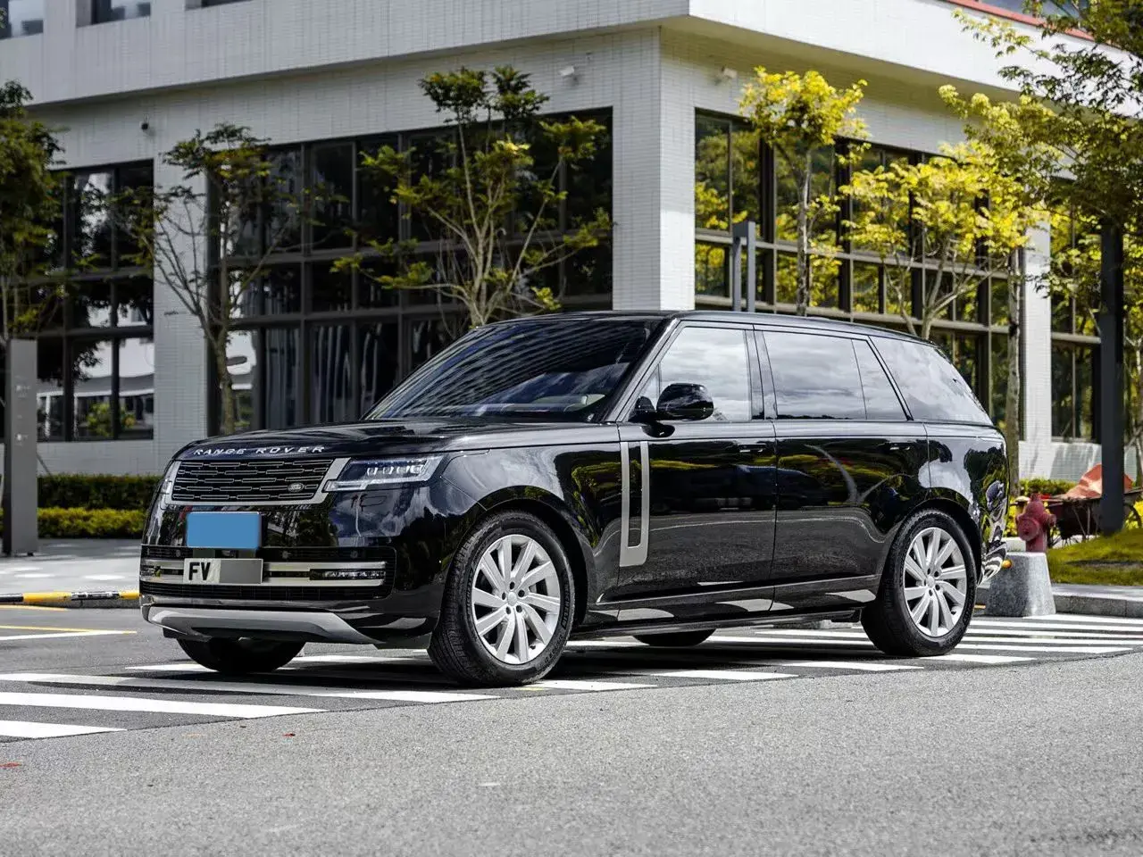 2024 LAND ROVER view 1