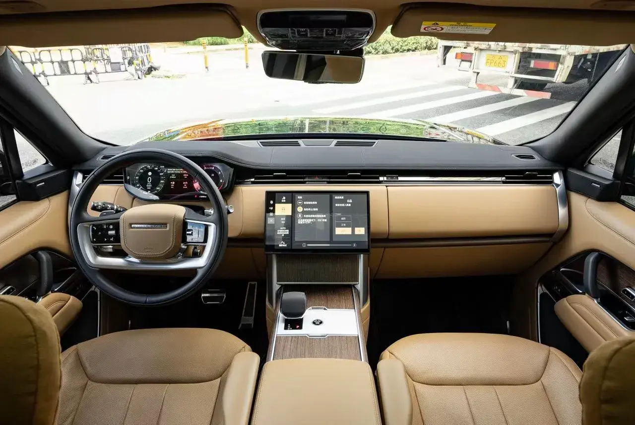 2024 LAND ROVER thumbnail 3