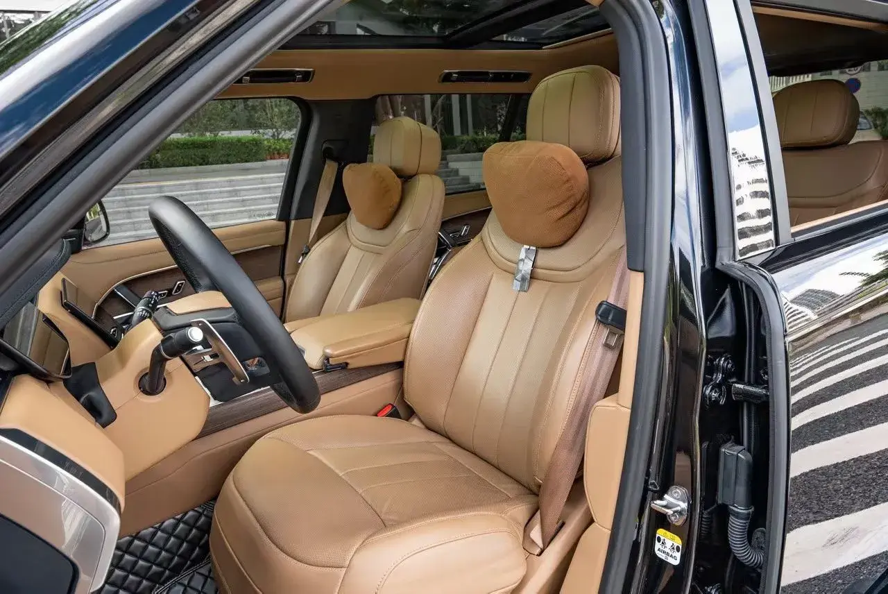 2024 LAND ROVER thumbnail 4