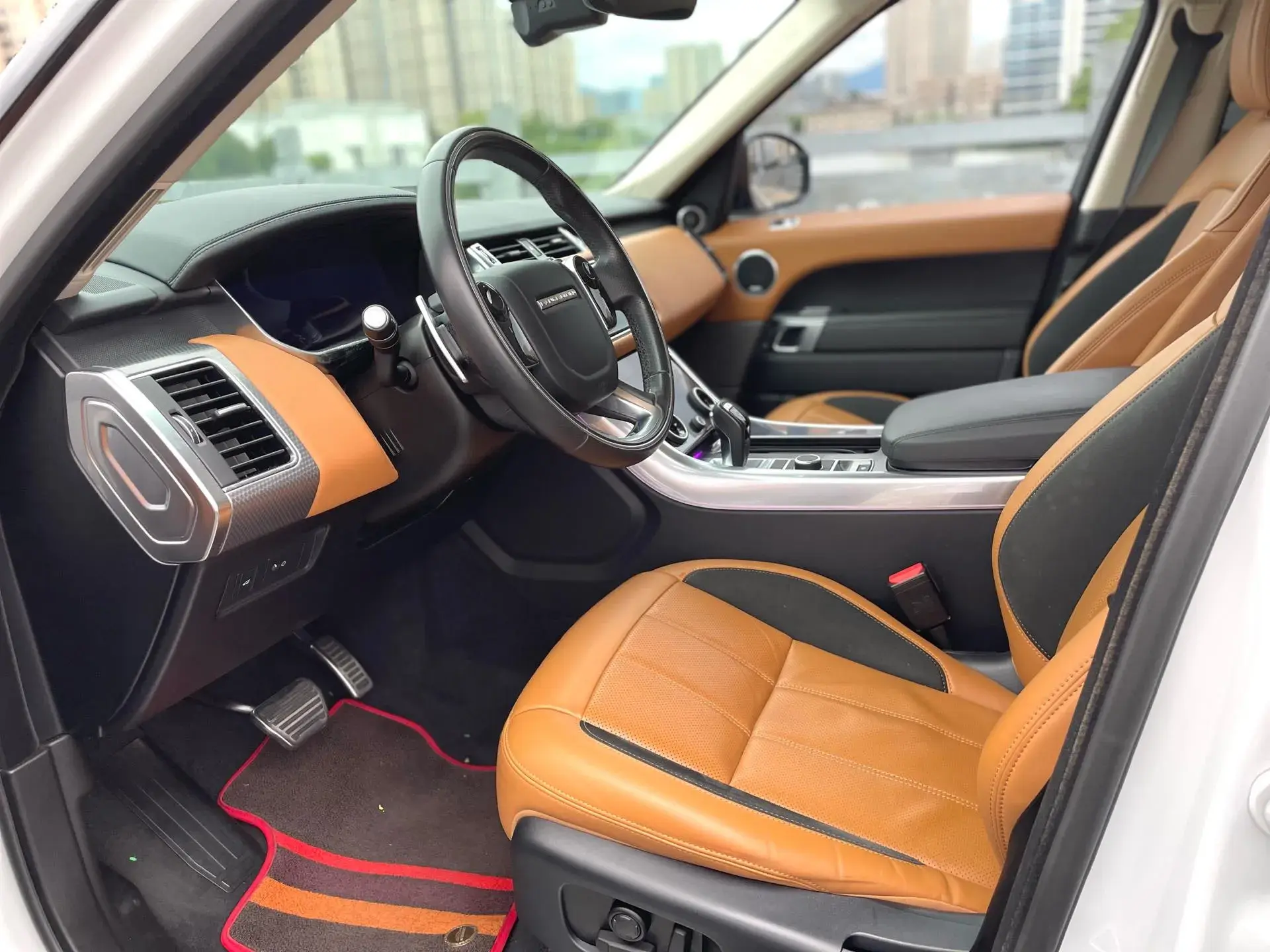 2020 LAND ROVER thumbnail 4