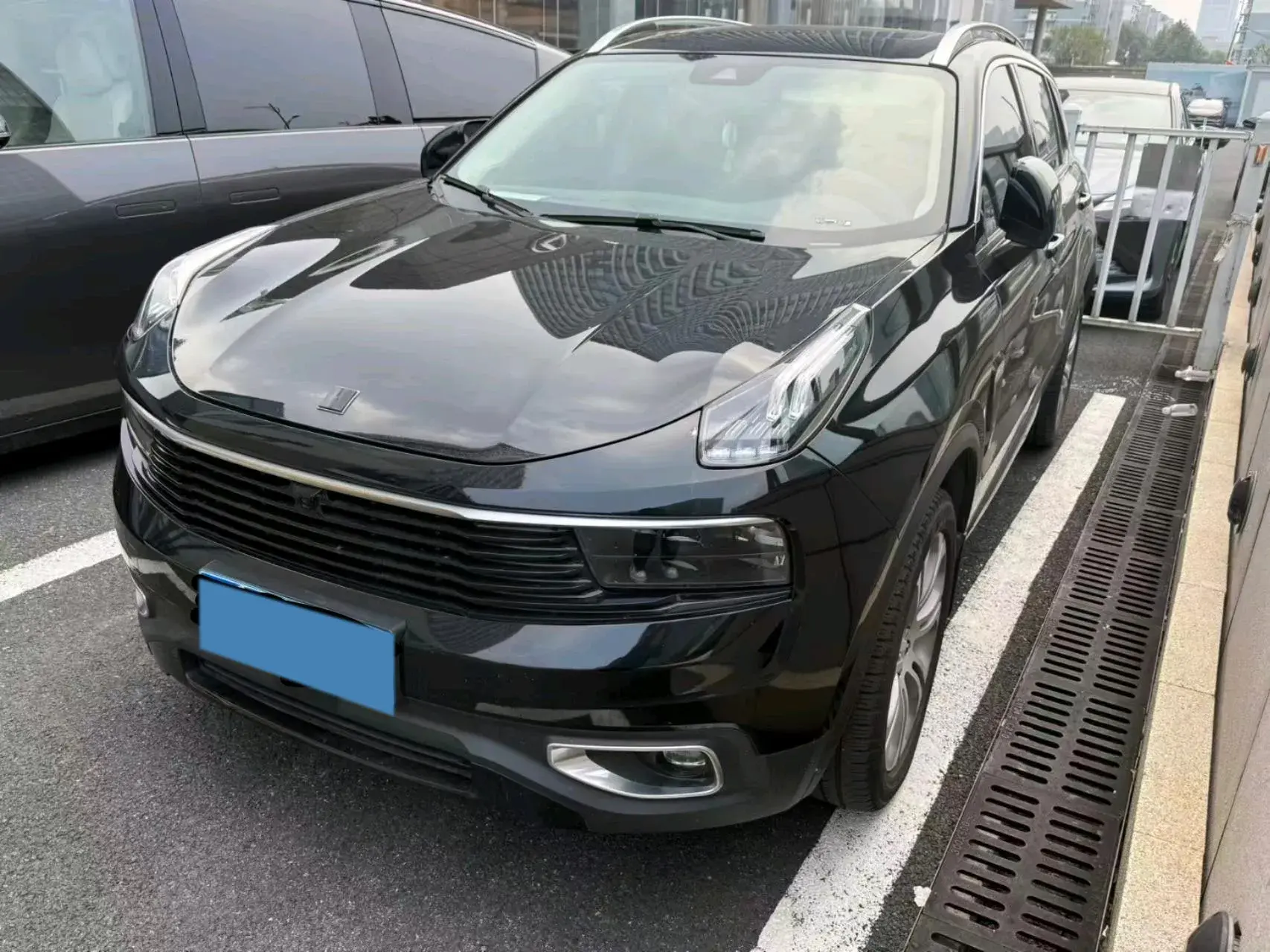 2019 LYNK&CO 01 view 1