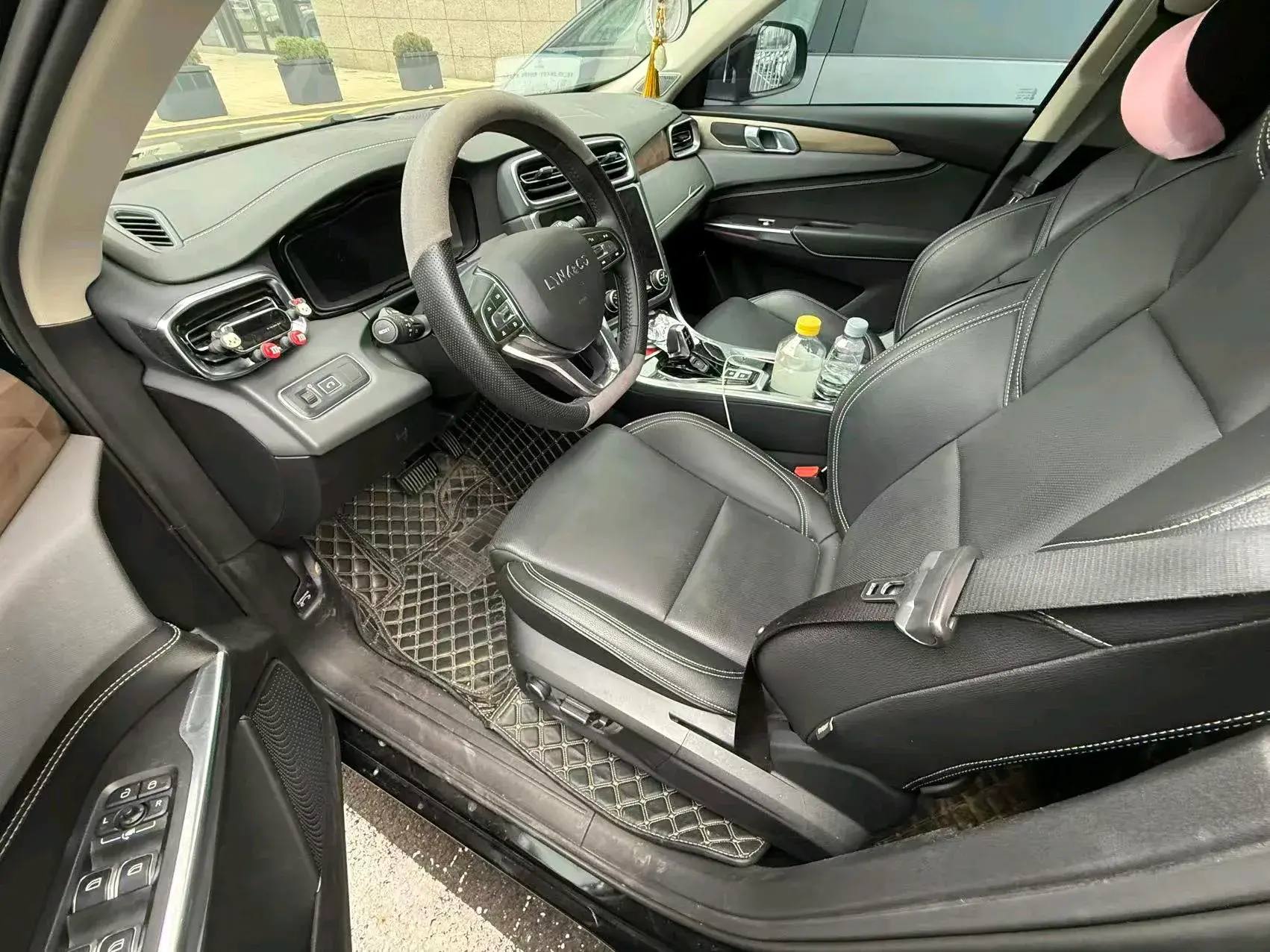 2019 LYNK&CO 01 thumbnail 3