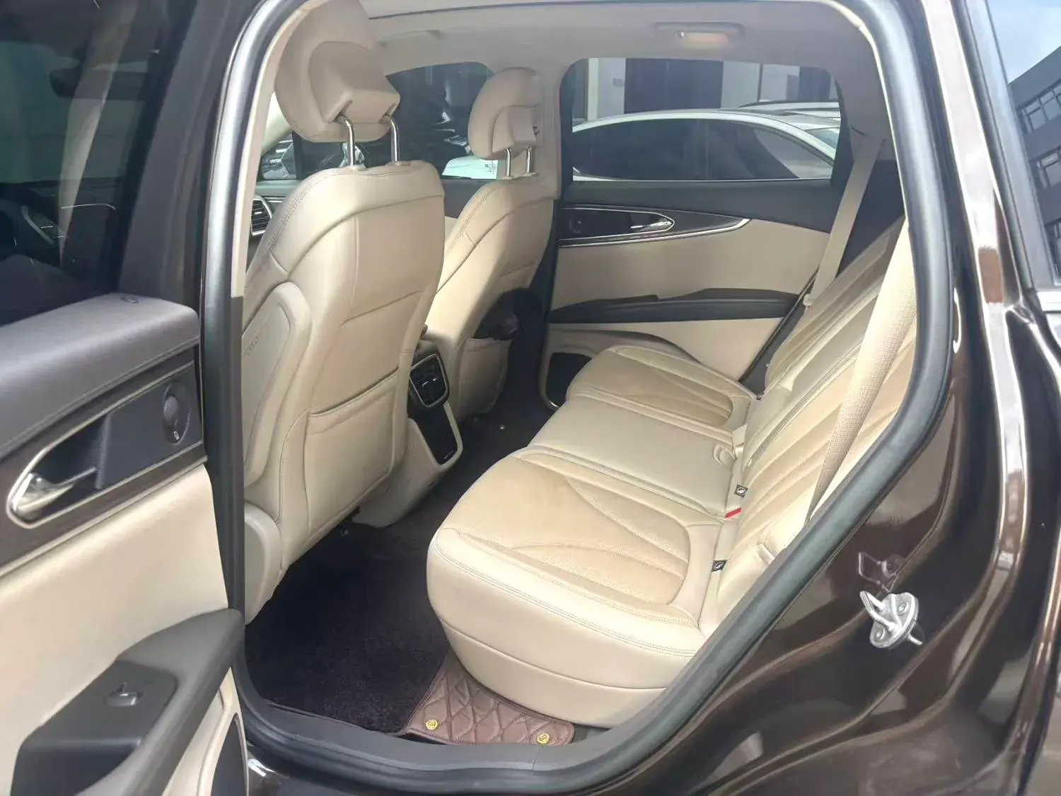 2019 LINCOLN NAUTILUS thumbnail 3