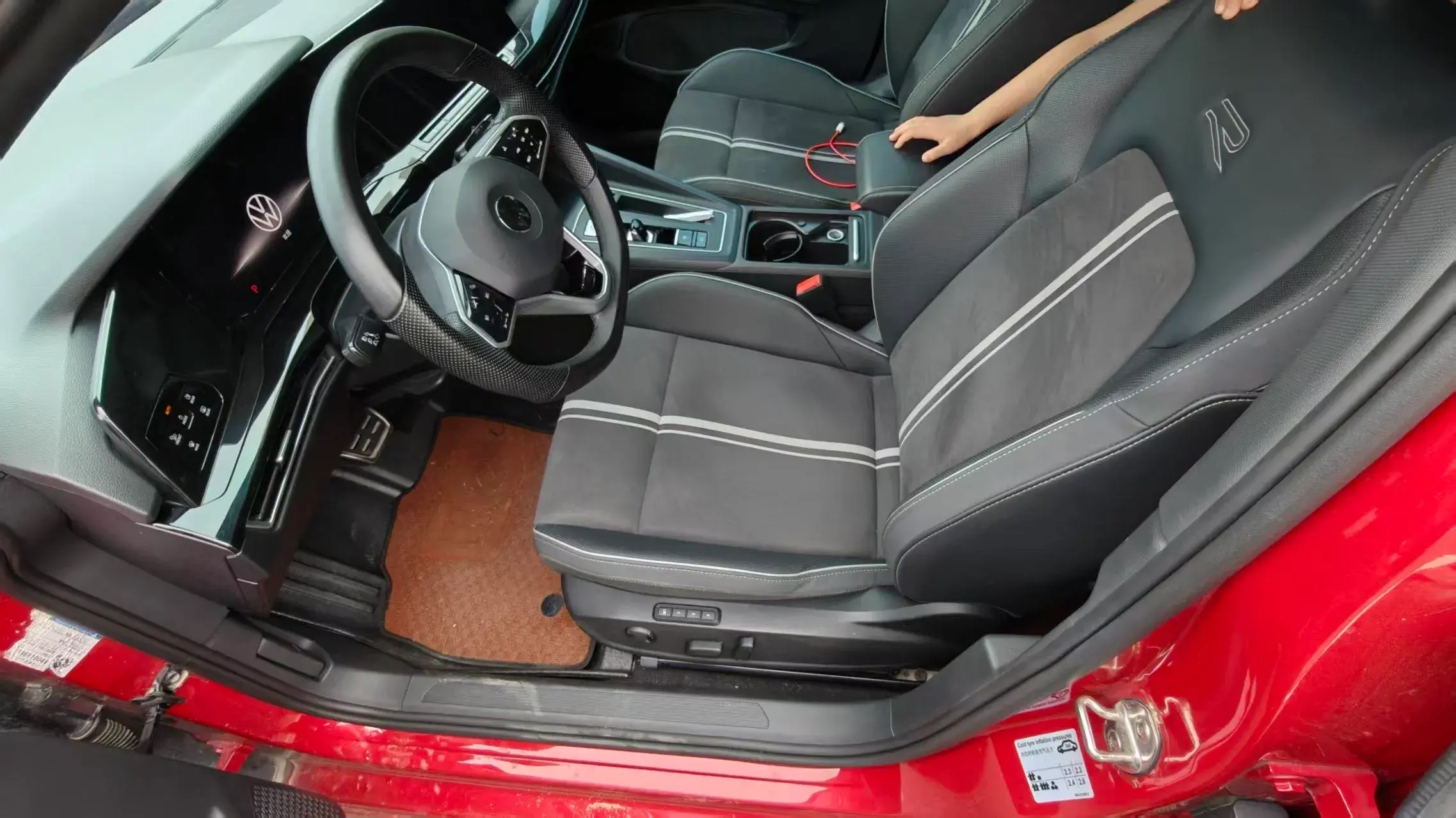 2021 VOLKSWAGEN GOLF thumbnail 2