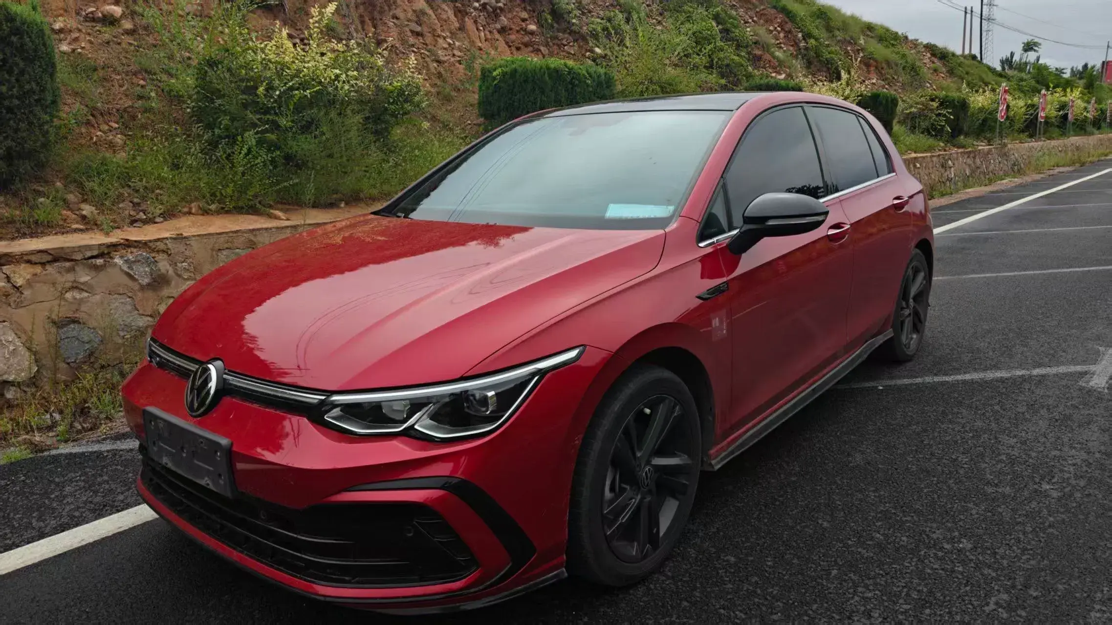 2021 VOLKSWAGEN GOLF view 1