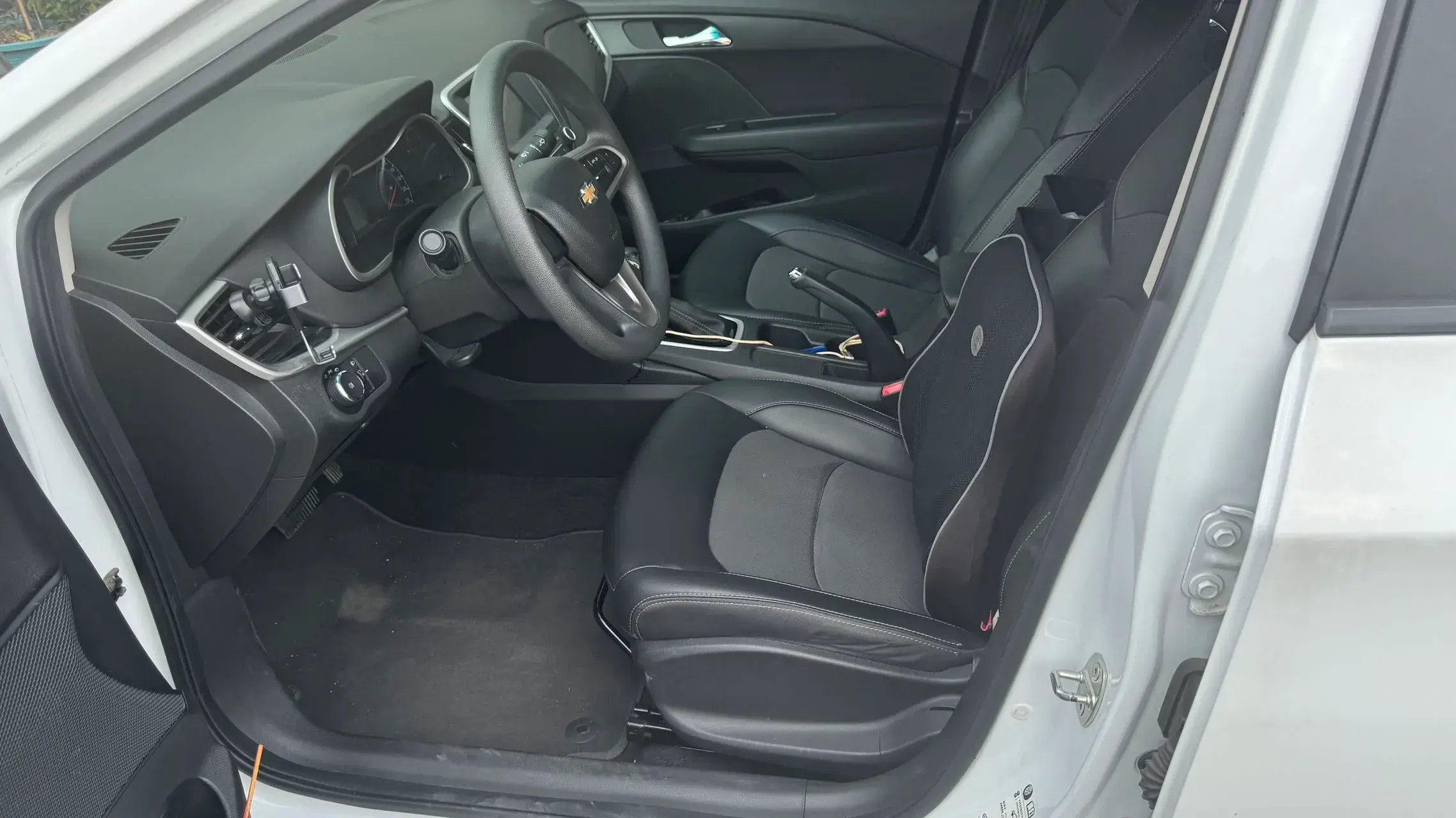 2019 CHEVROLET CAVALIER thumbnail 4