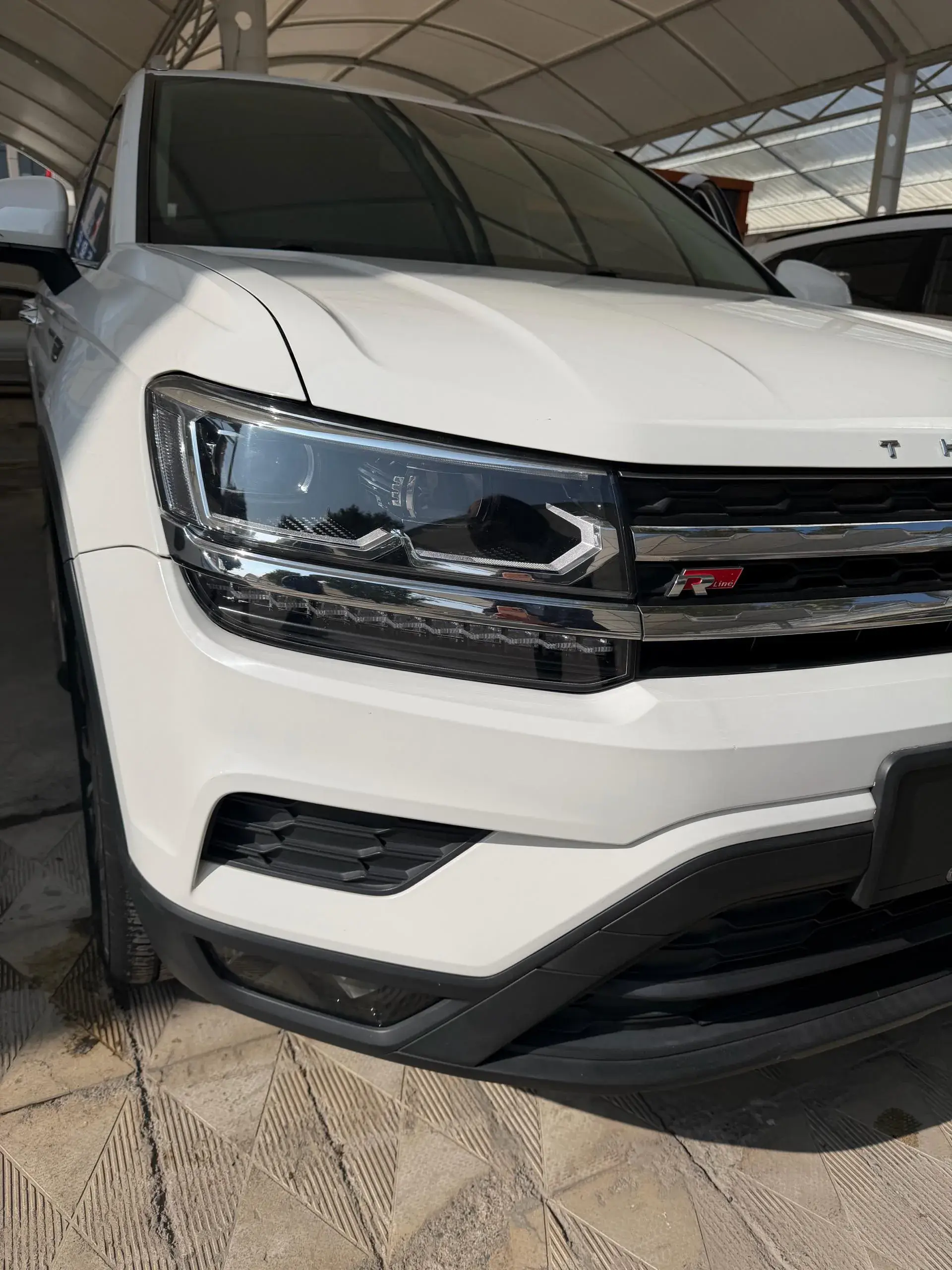 2021 VOLKSWAGEN THARU thumbnail 3