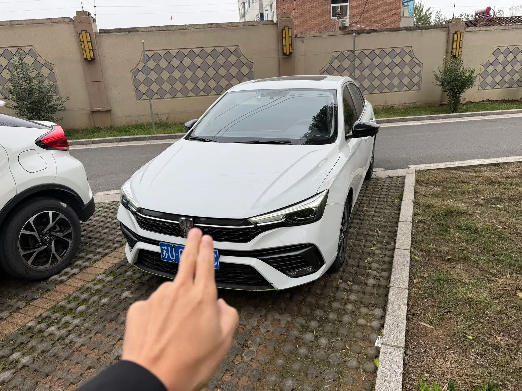 2021 ROEWE I5 view 1