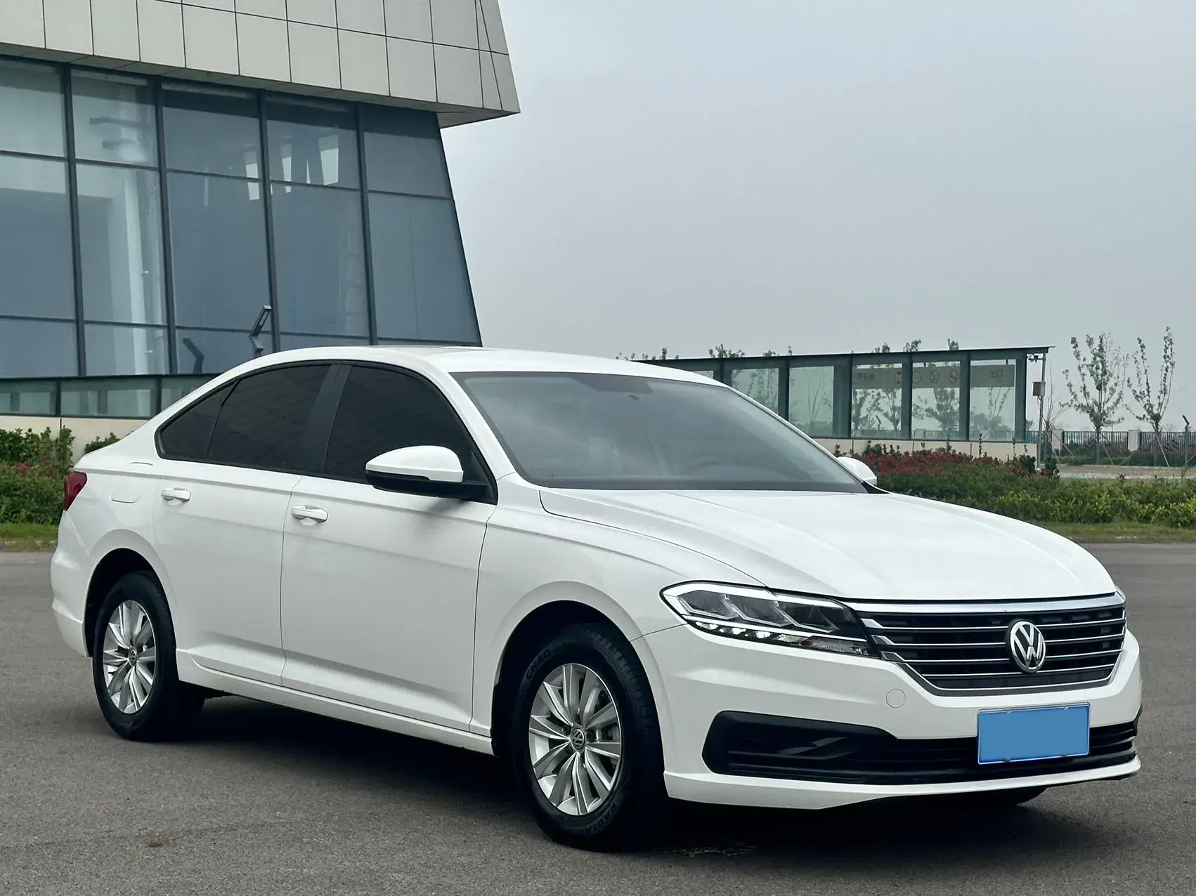 2018 VOLKSWAGEN LAVIDA thumbnail 3