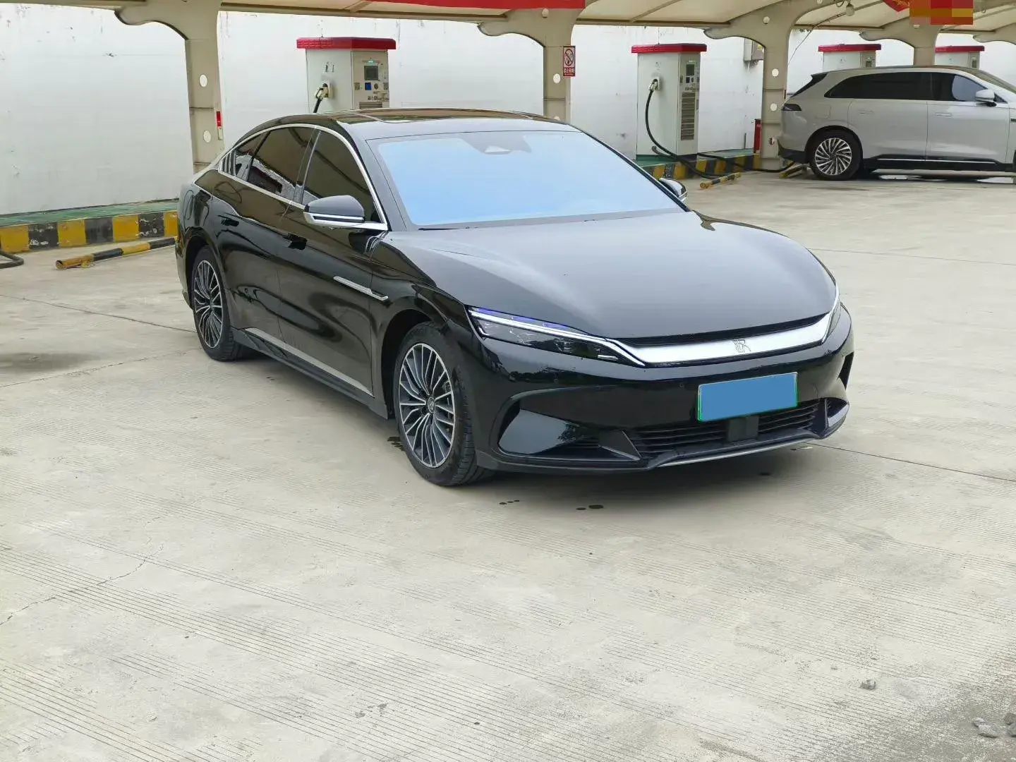 2024 BYD HAN thumbnail 3