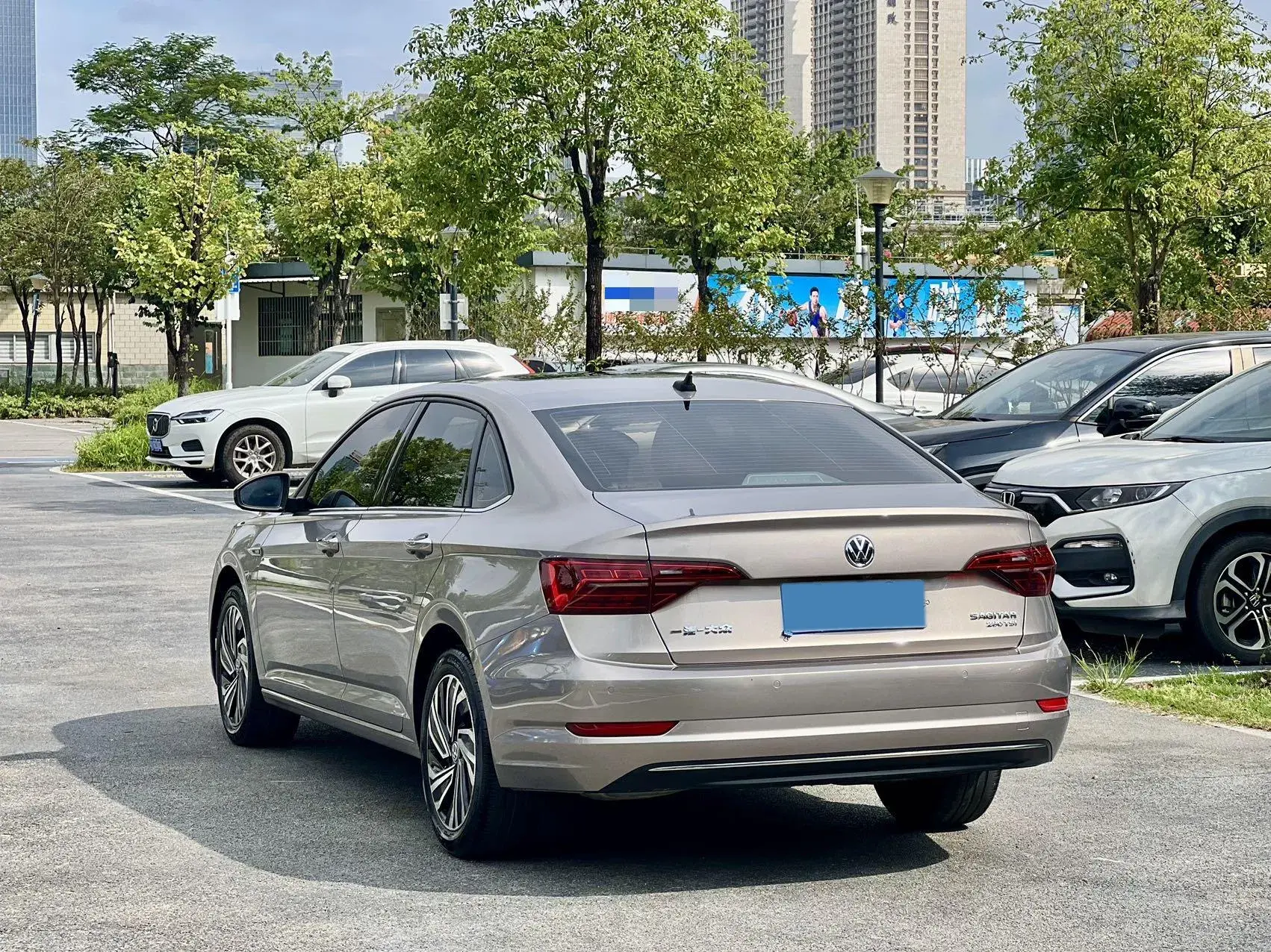 2022 VOLKSWAGEN SAGITAR thumbnail 4