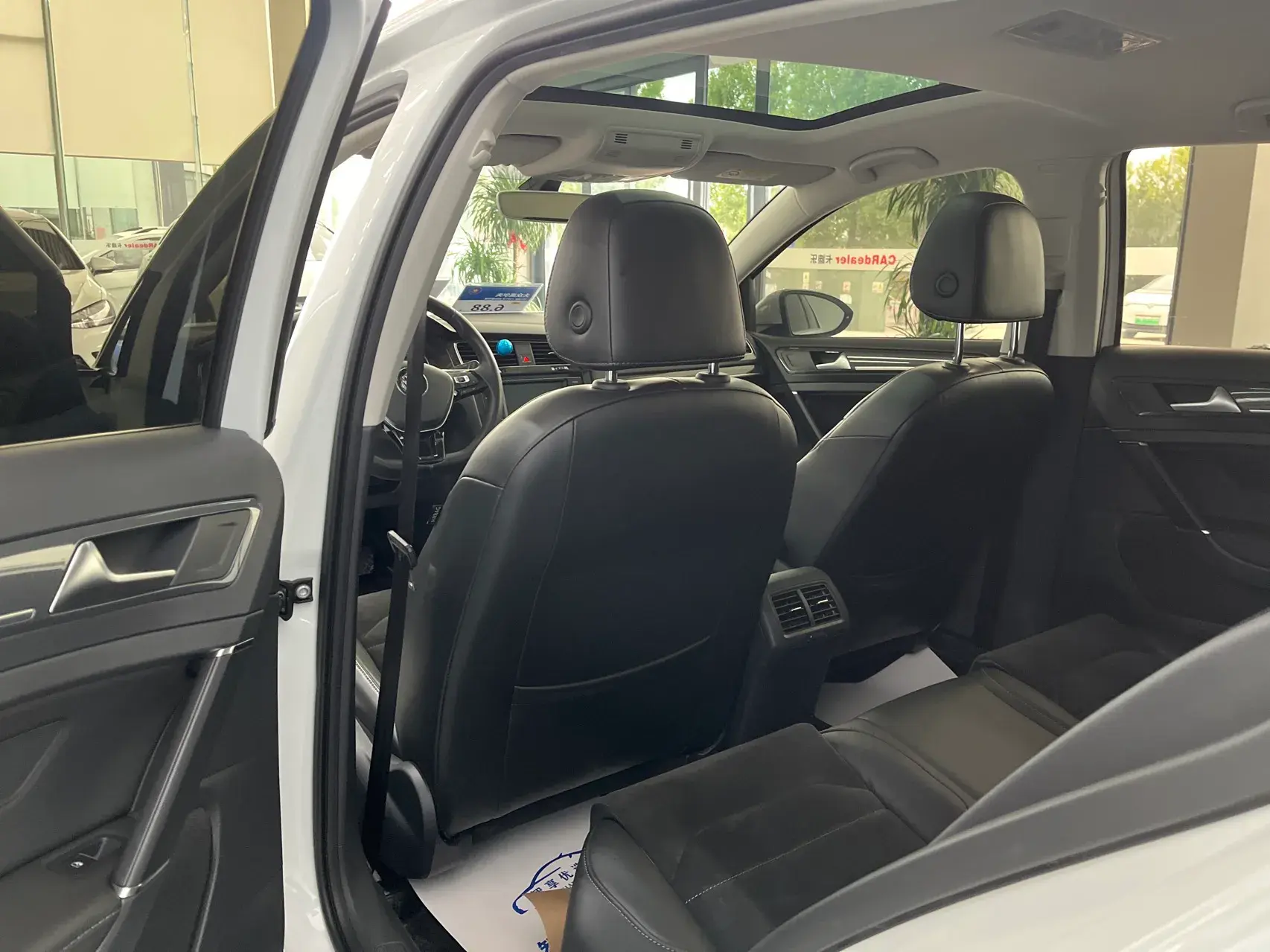 2018 VOLKSWAGEN GOLF thumbnail 4