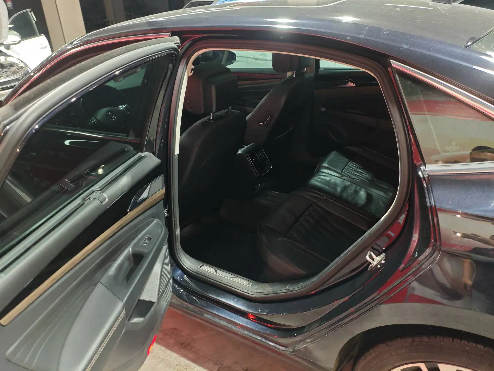 2019 VOLKSWAGEN PASSAT thumbnail 4