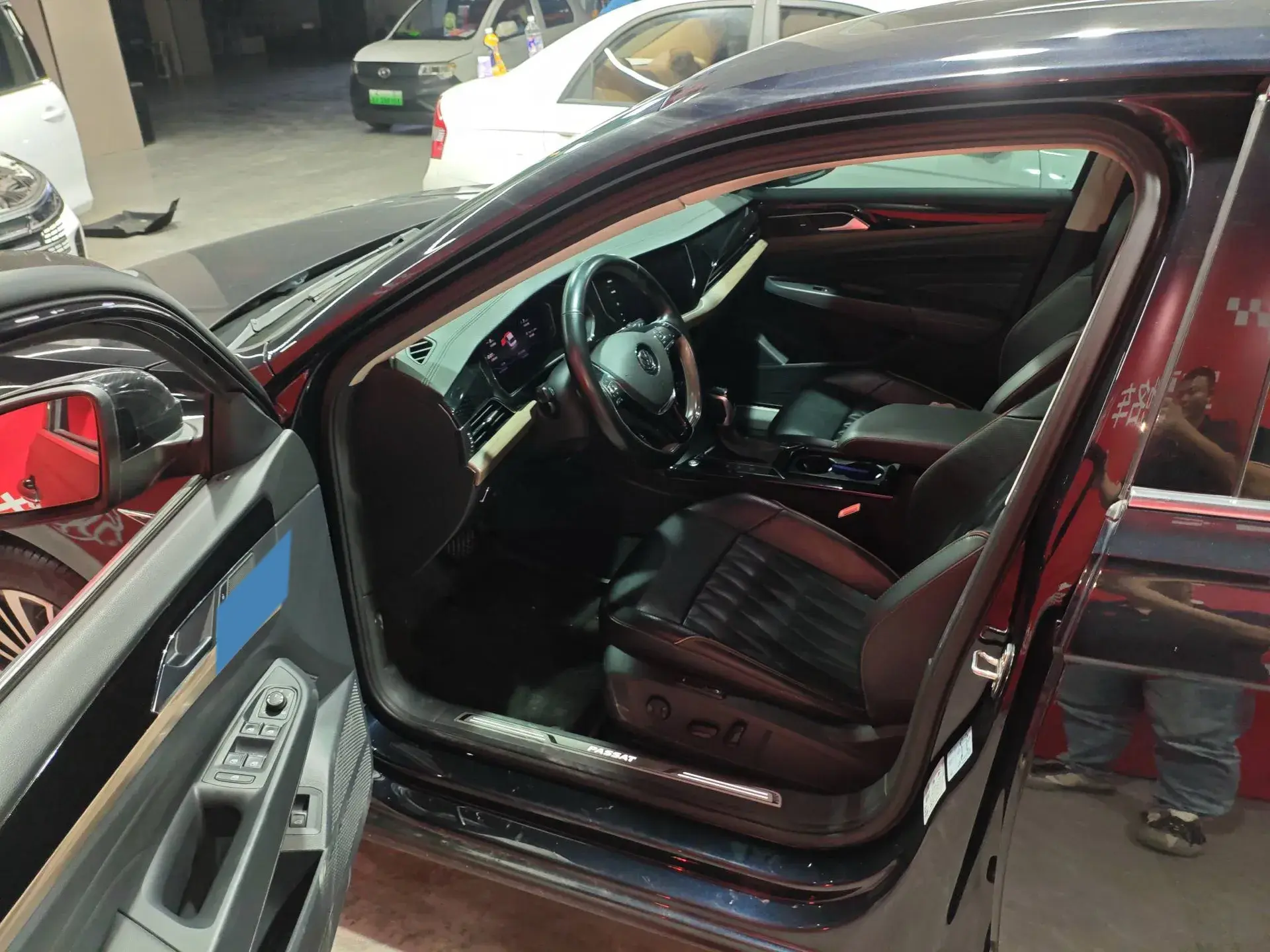 2019 VOLKSWAGEN PASSAT thumbnail 3