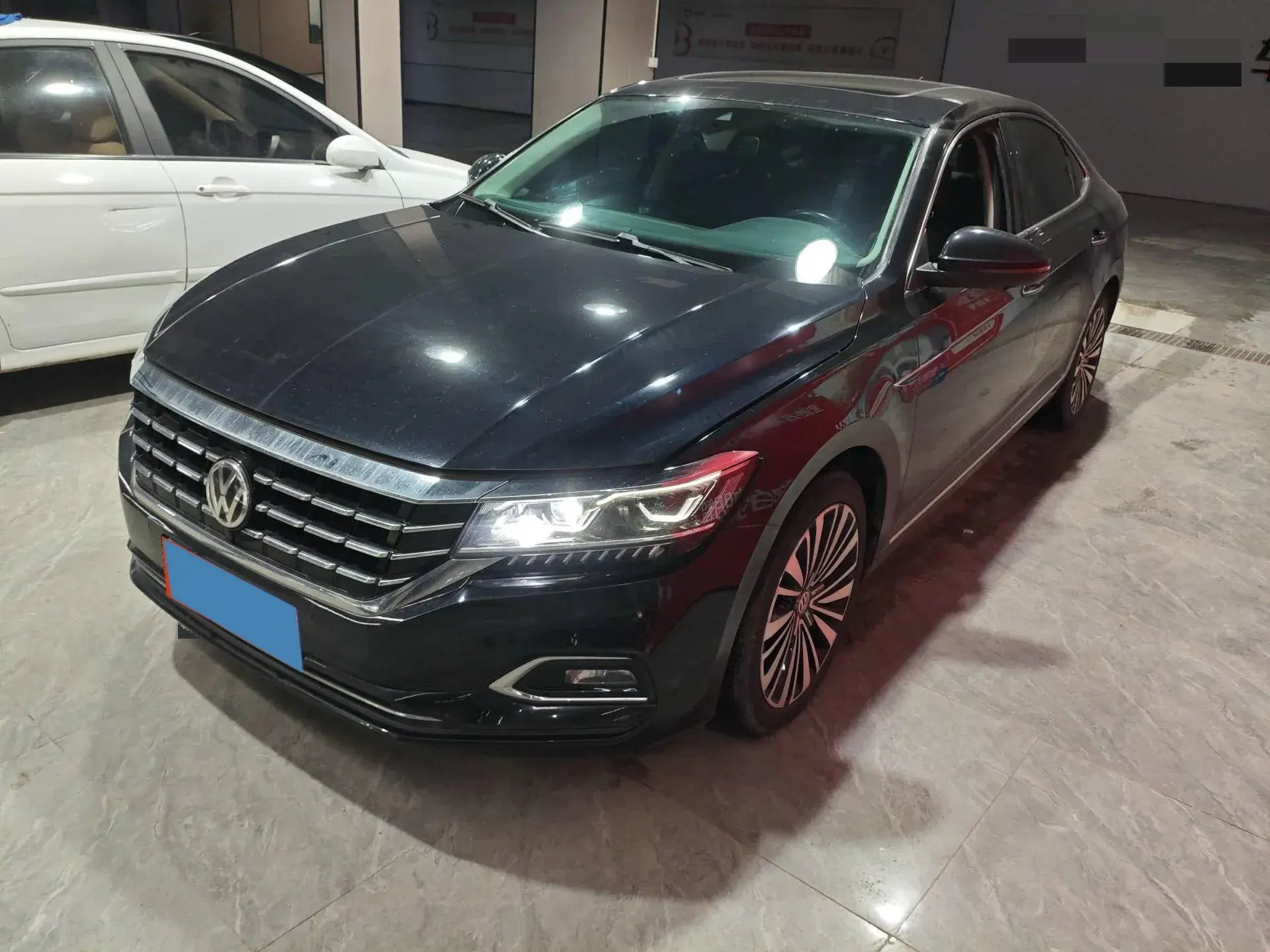 2019 VOLKSWAGEN PASSAT view 1