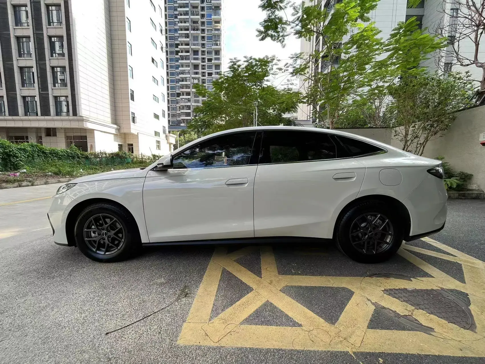 2024 BYD SEAL thumbnail 3