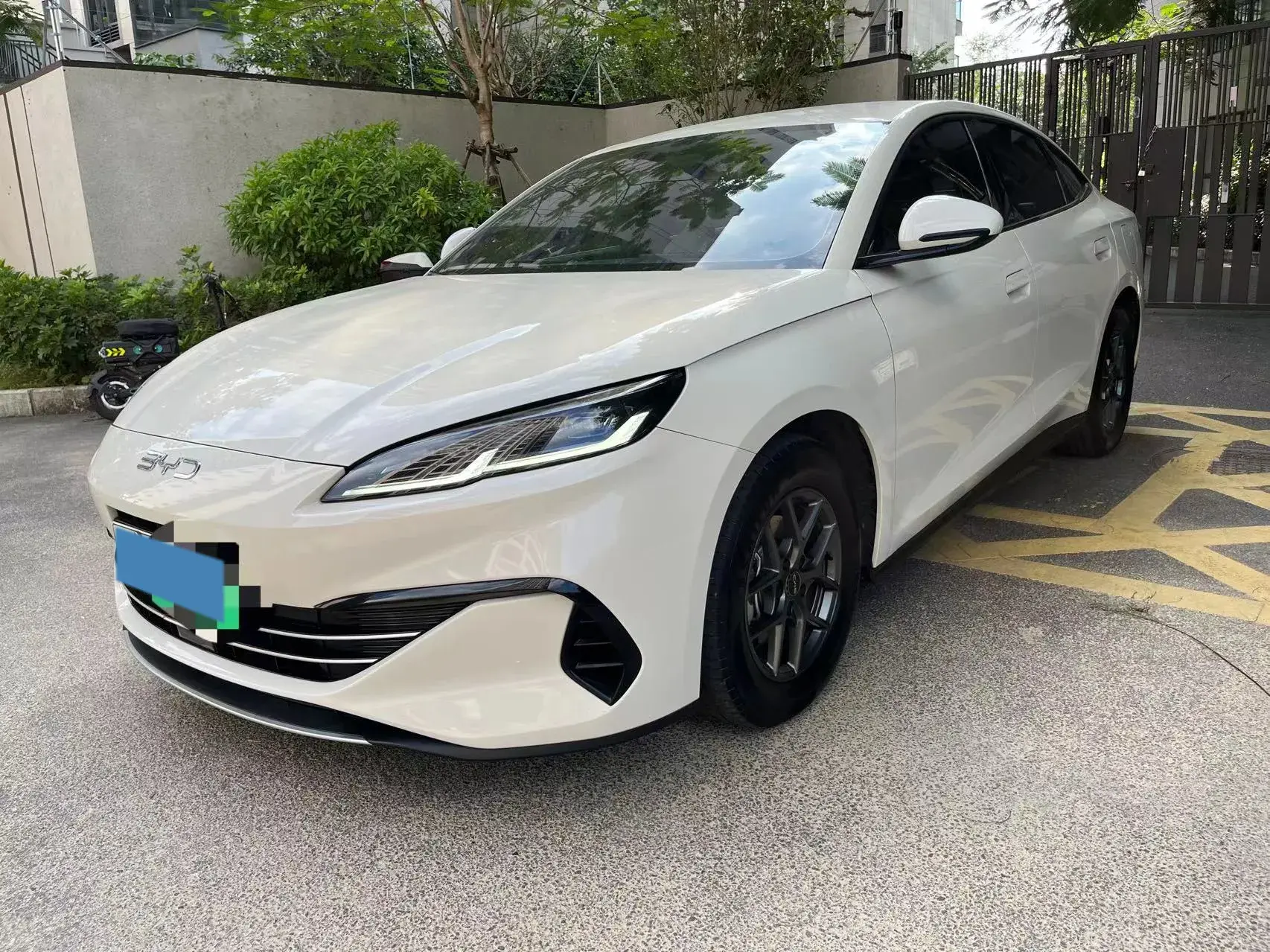 2024 BYD SEAL view 1