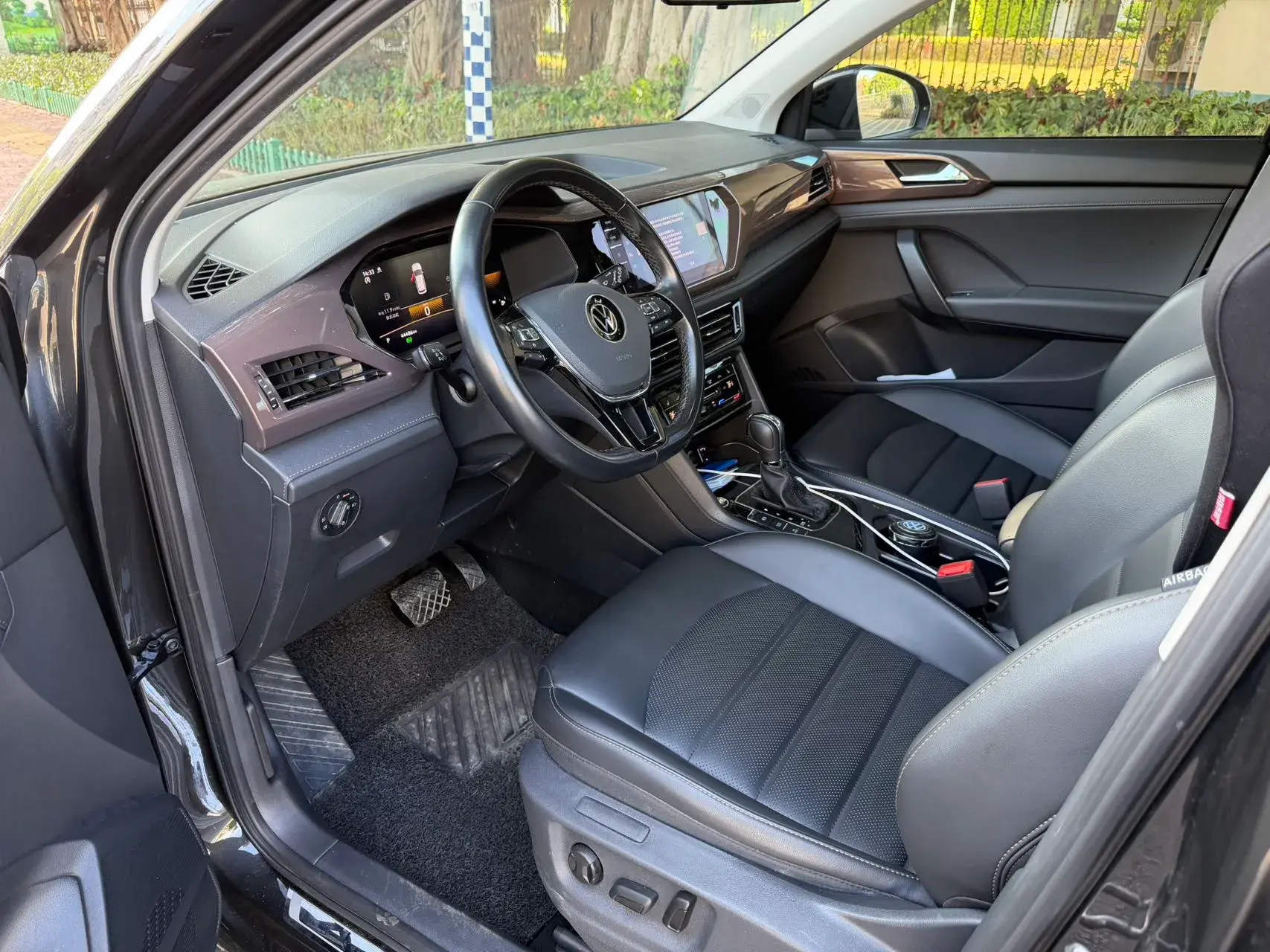 2021 VOLKSWAGEN THARU thumbnail 4