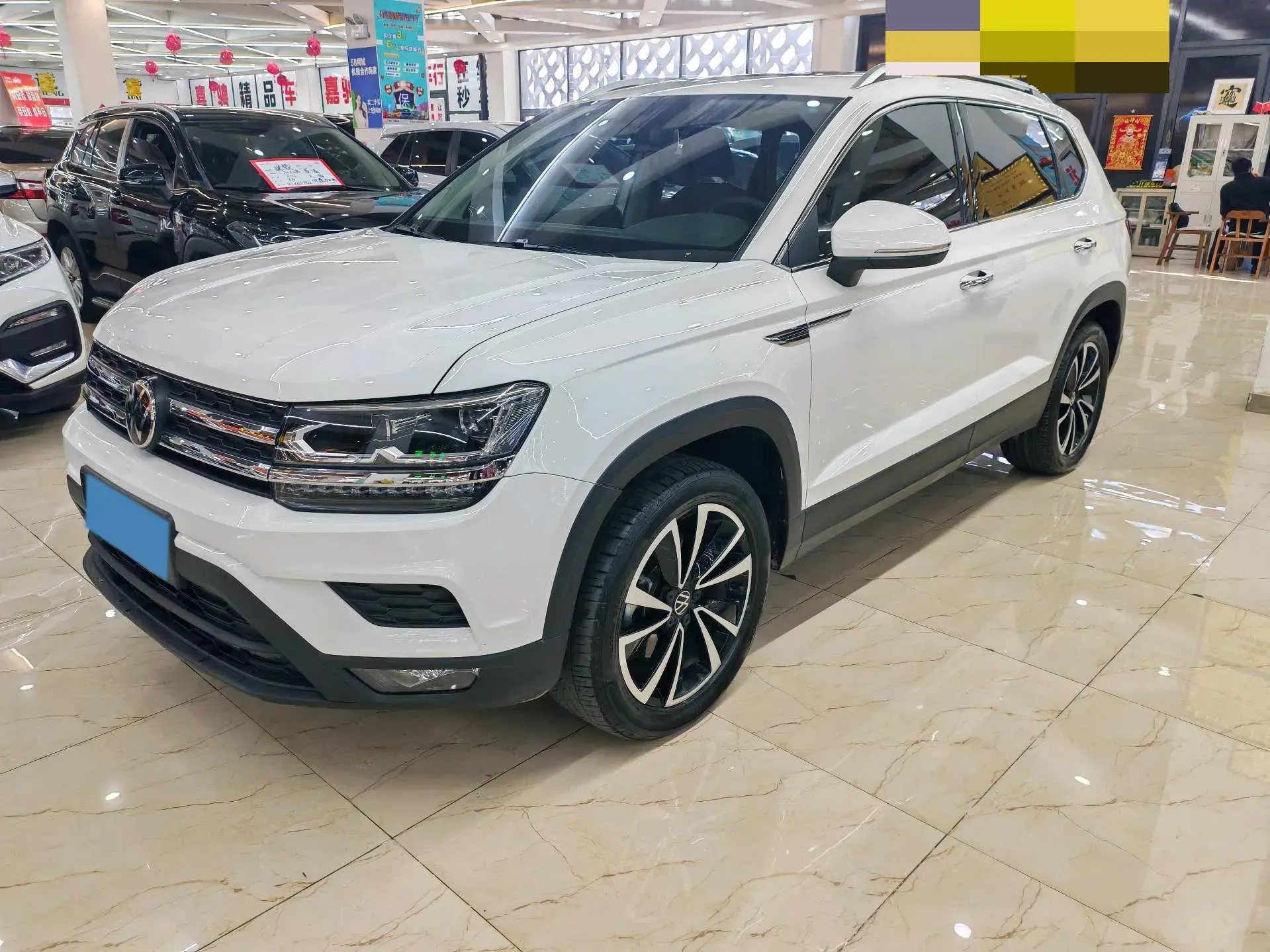 2021 VOLKSWAGEN THARU view 1