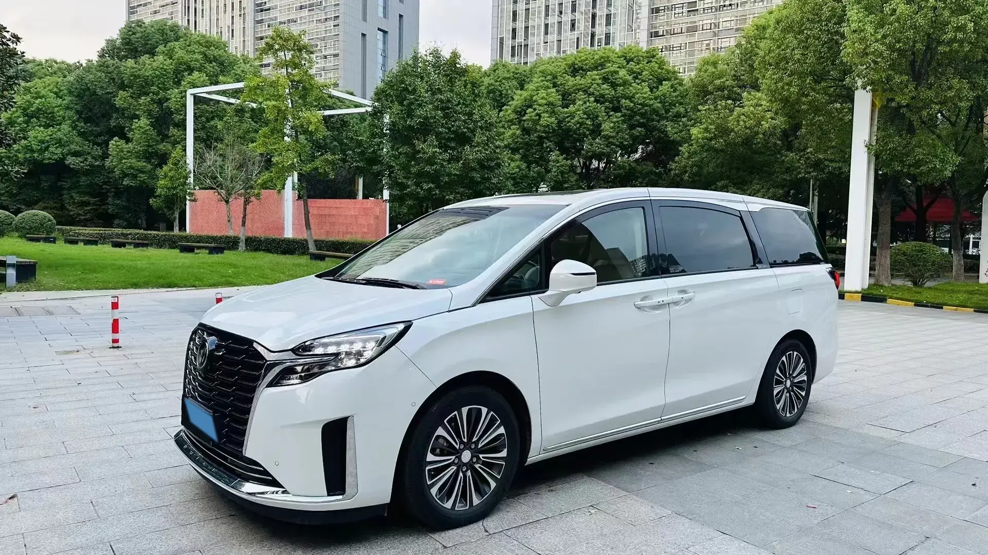 2023 BUICK GL8 view 1