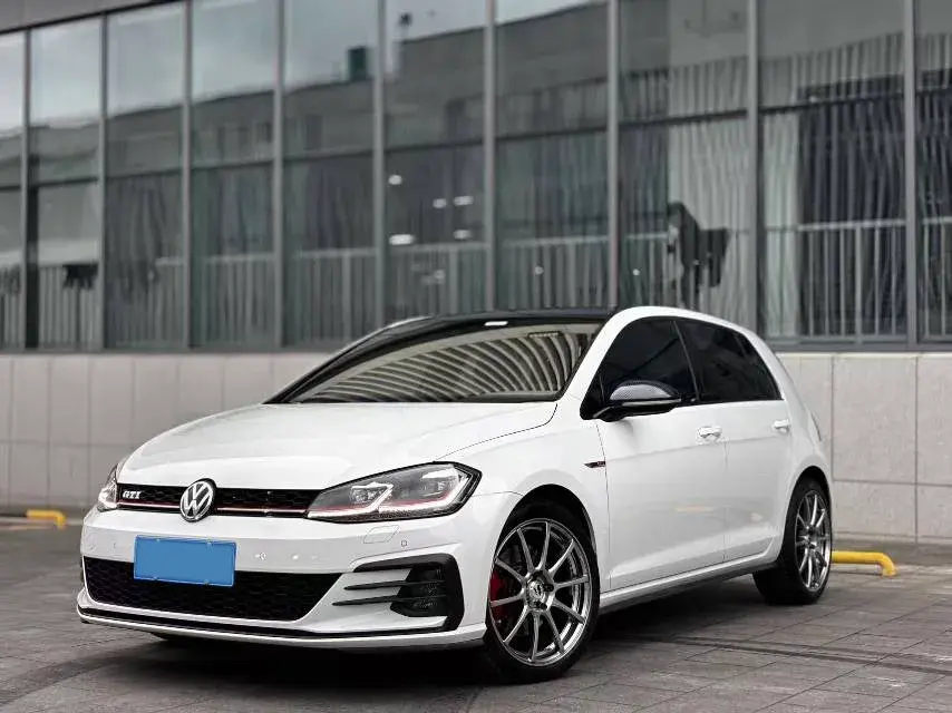 2019 VOLKSWAGEN GOLFGTI view 1