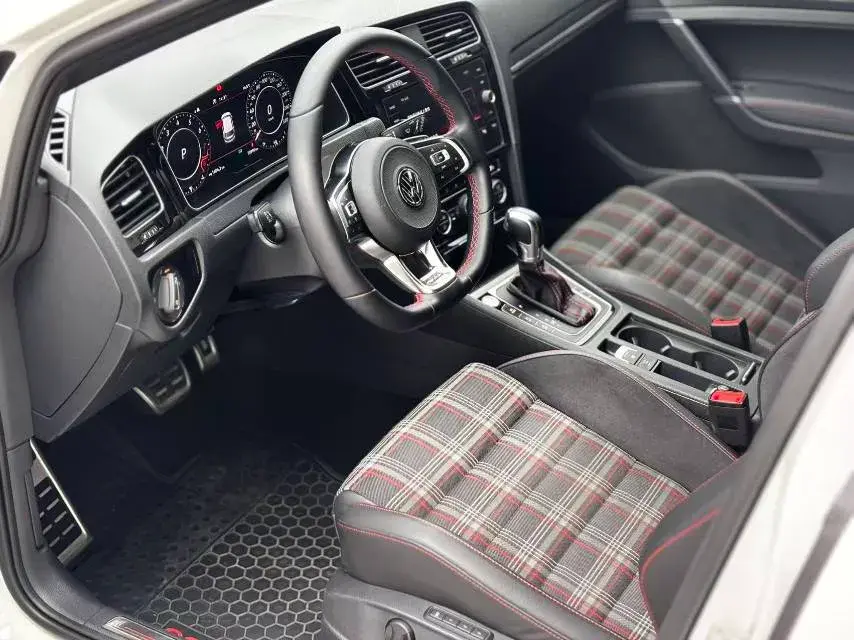 2019 VOLKSWAGEN GOLFGTI thumbnail 4